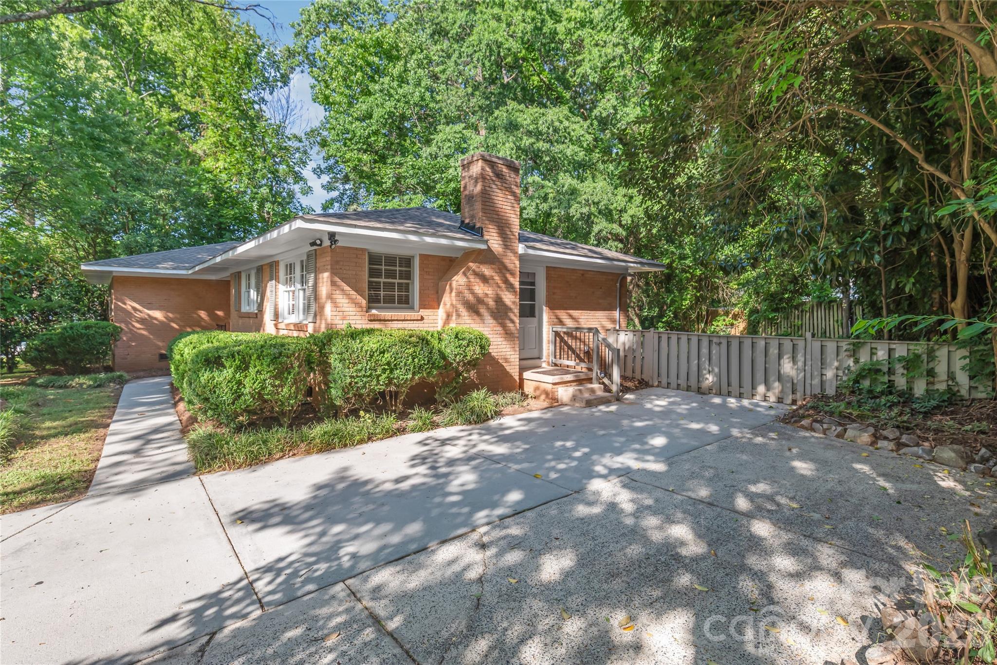 1612 Redcoat Drive — Charlotte