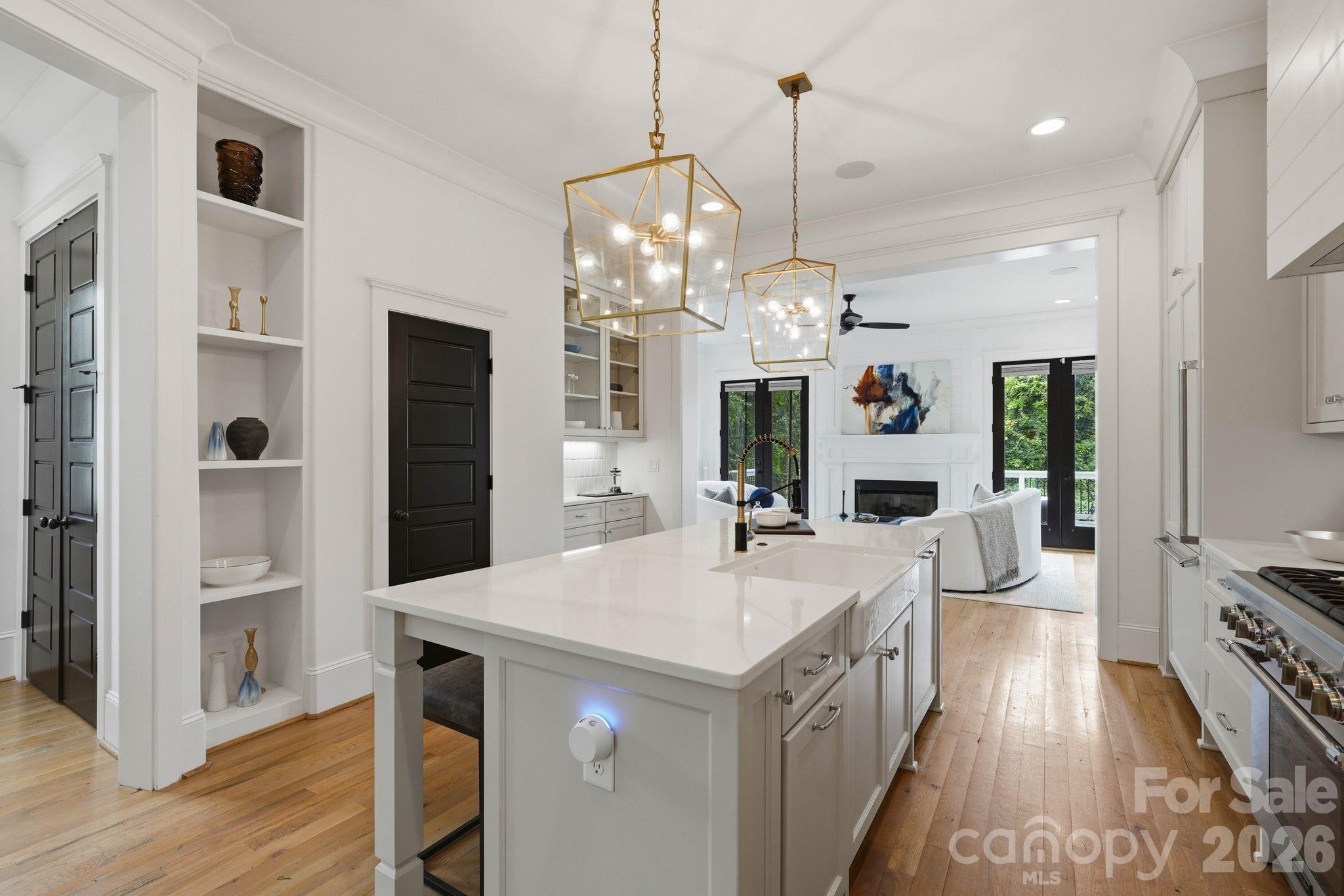818 Ideal Way — Charlotte