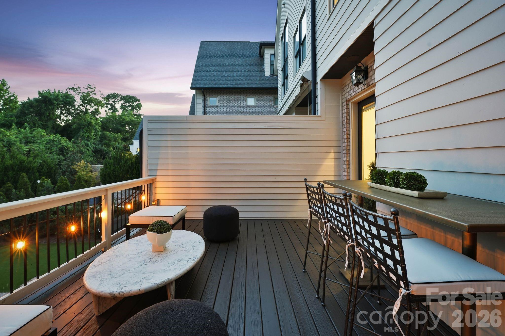 818 Ideal Way — Charlotte