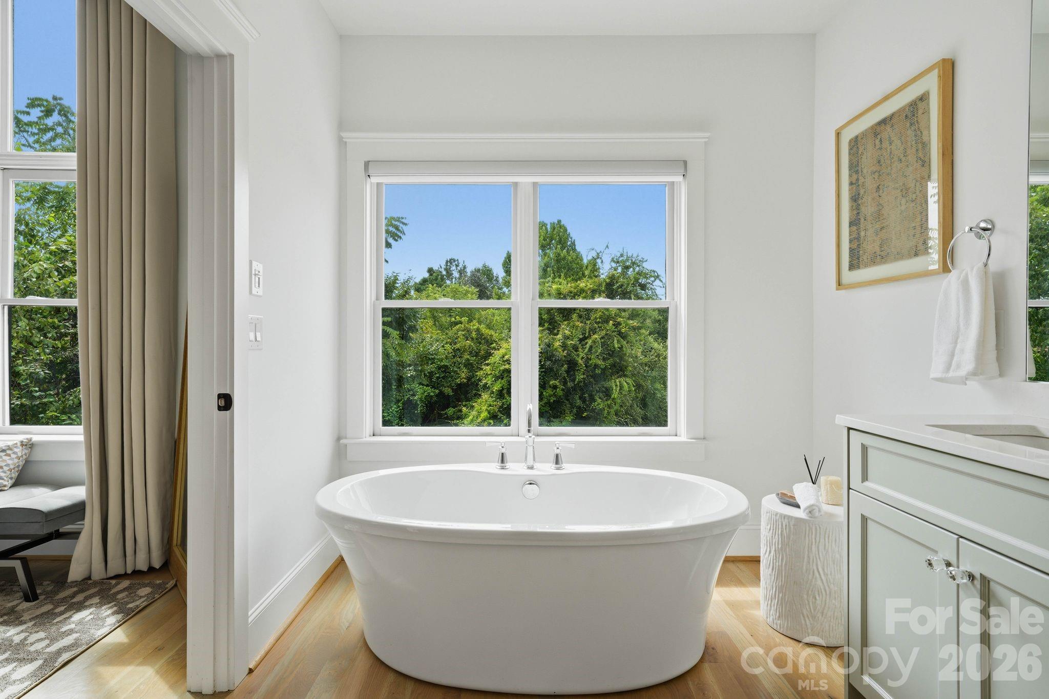818 Ideal Way — Charlotte