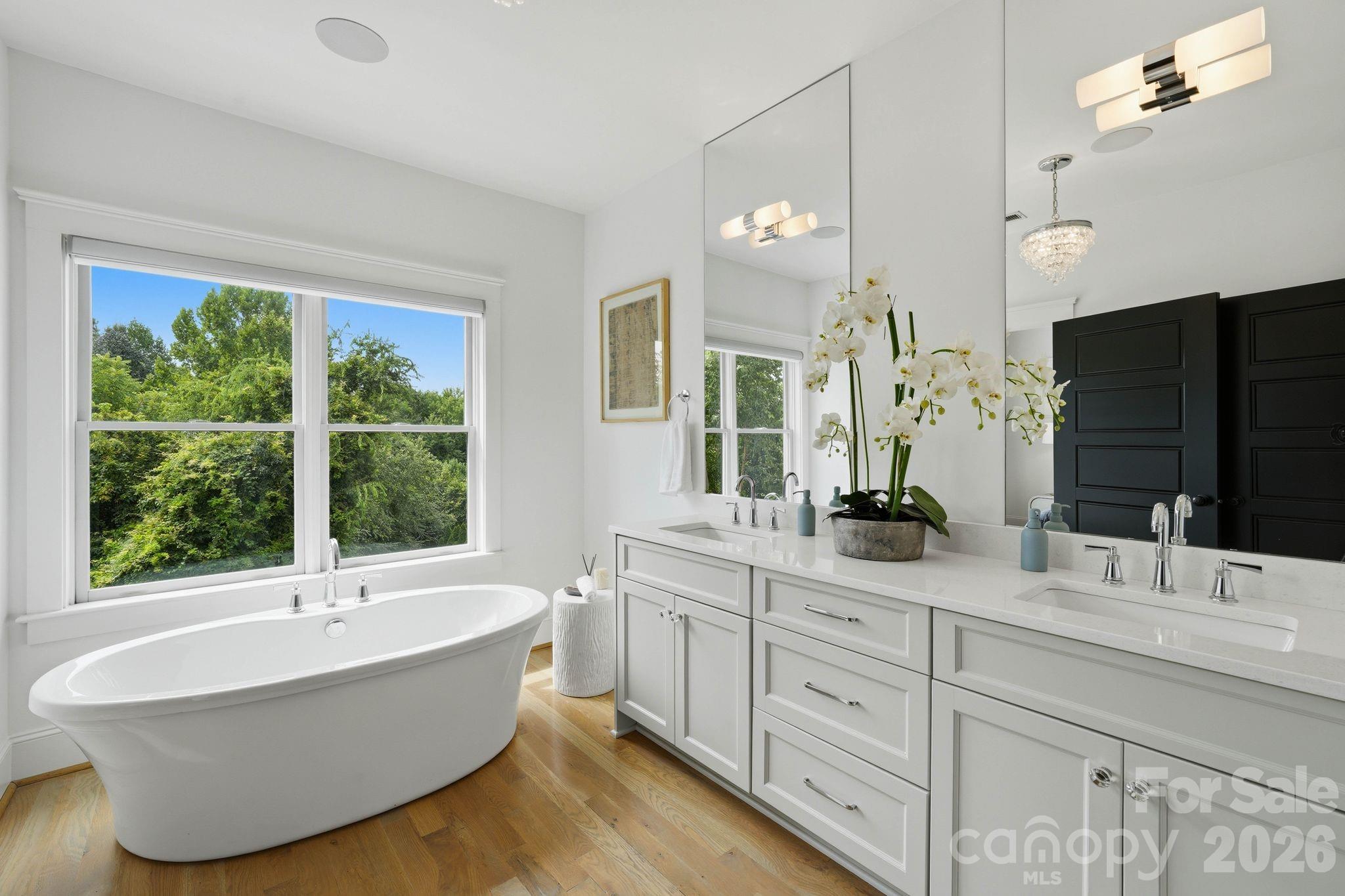 818 Ideal Way — Charlotte