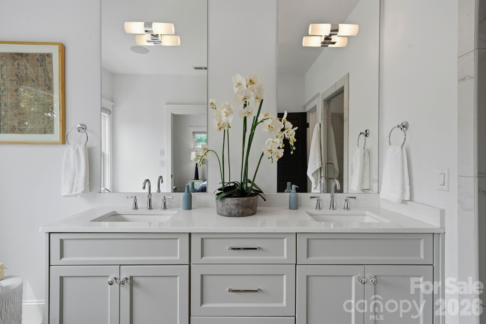 818 Ideal Way — Charlotte