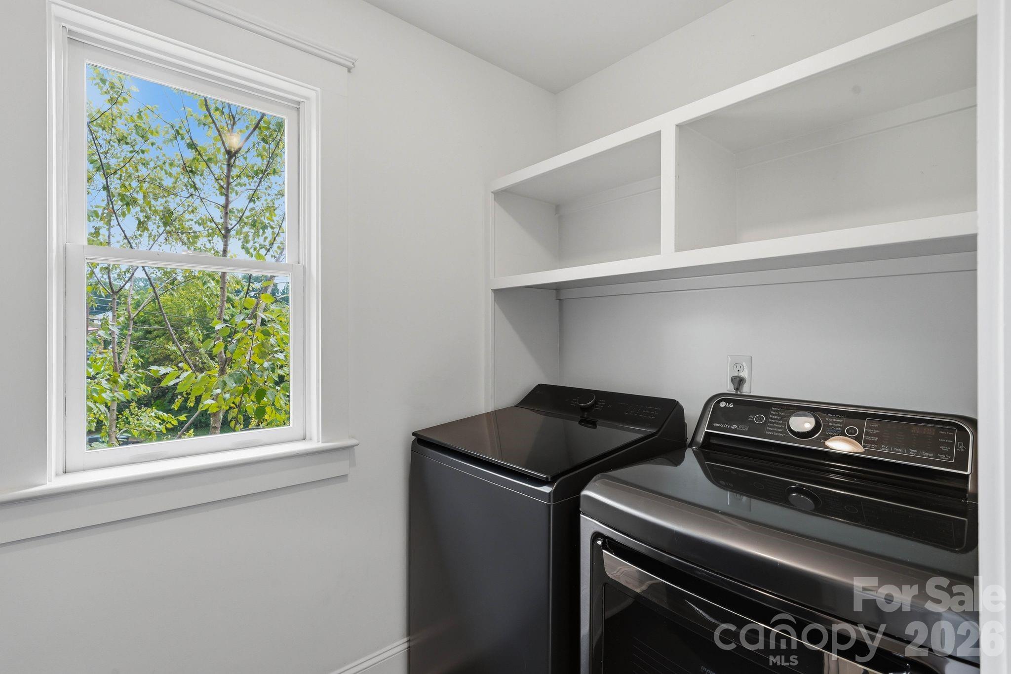 818 Ideal Way — Charlotte