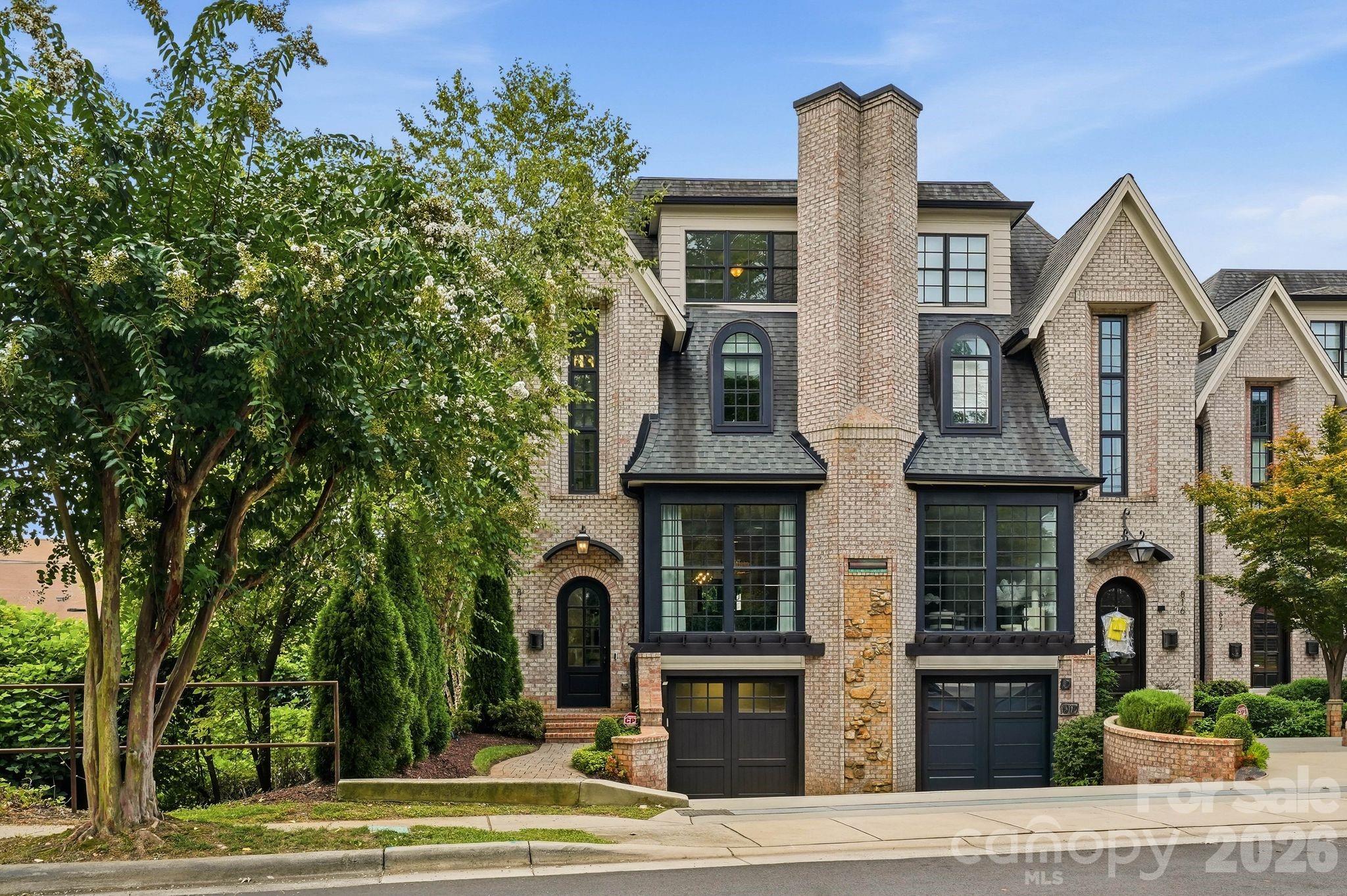 818 Ideal Way — Charlotte