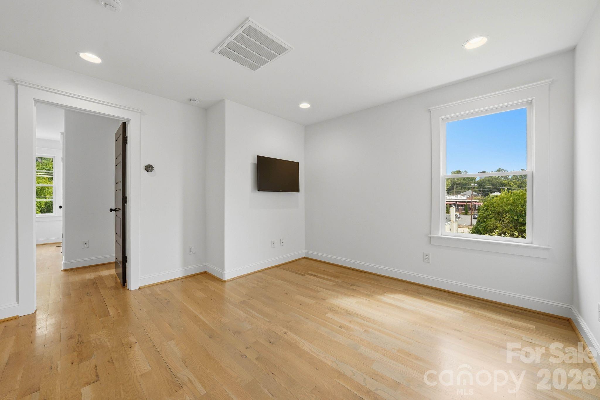 818 Ideal Way — Charlotte