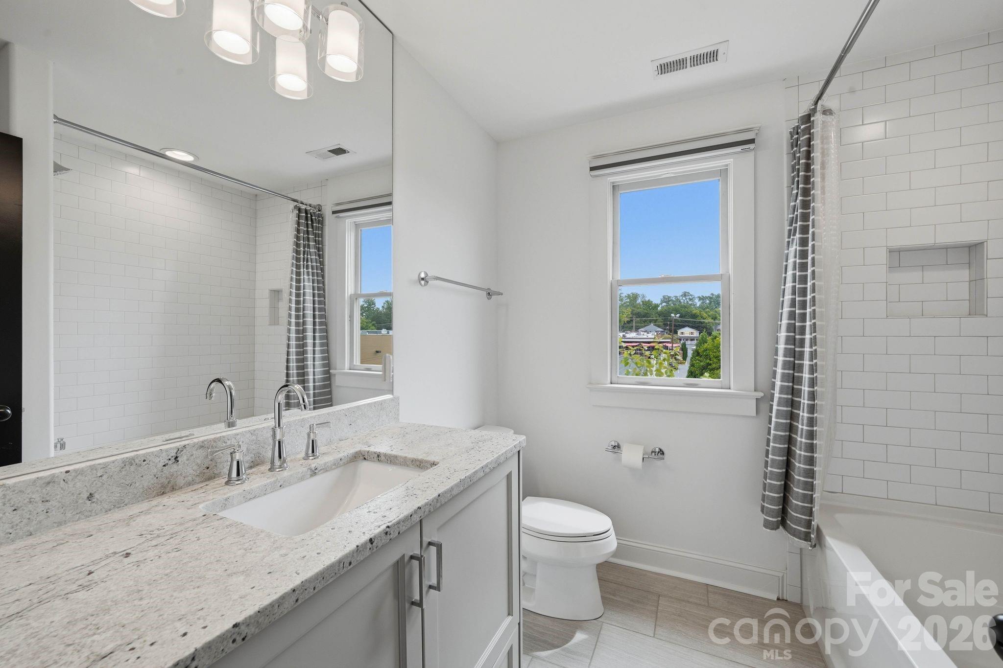 818 Ideal Way — Charlotte