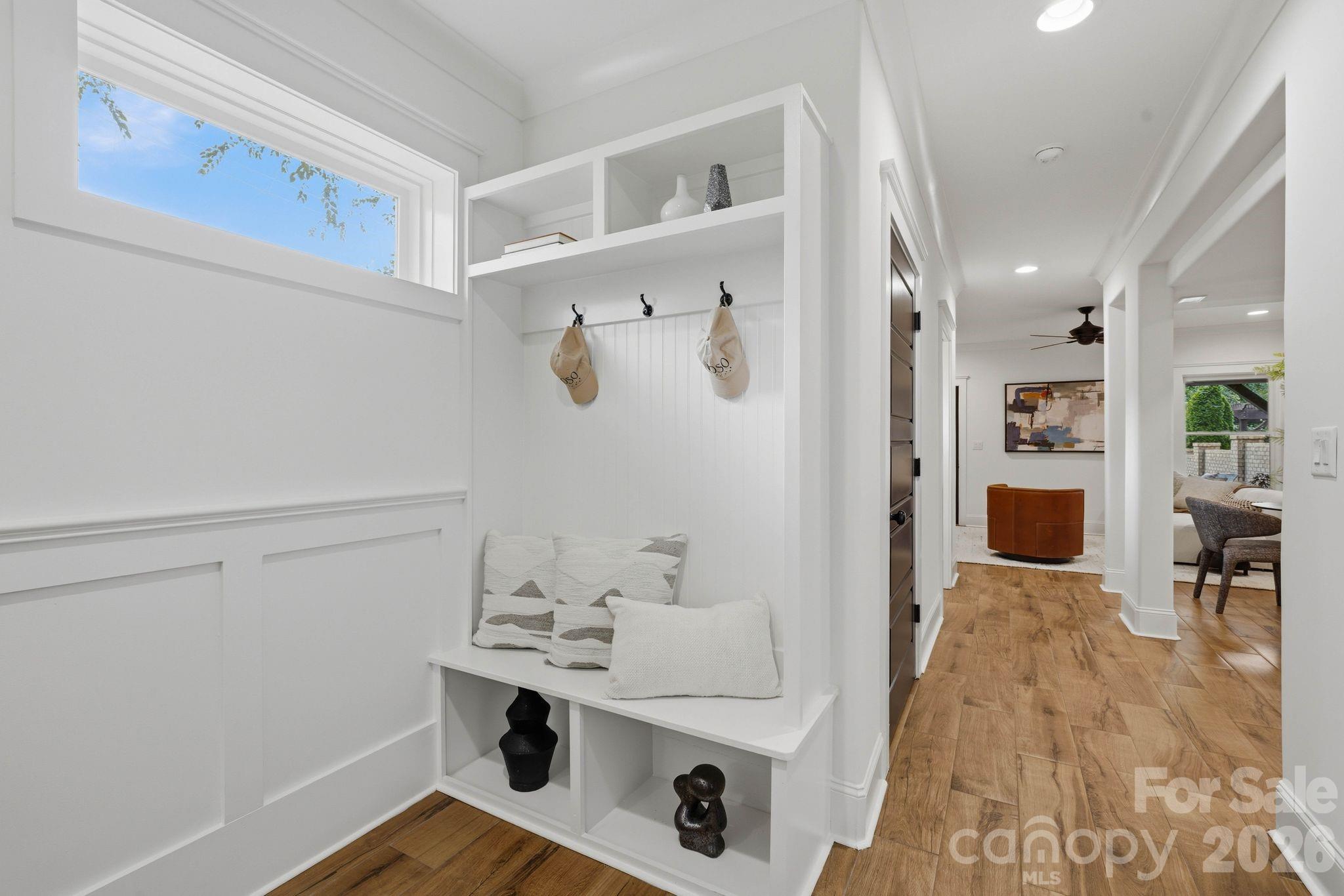818 Ideal Way — Charlotte