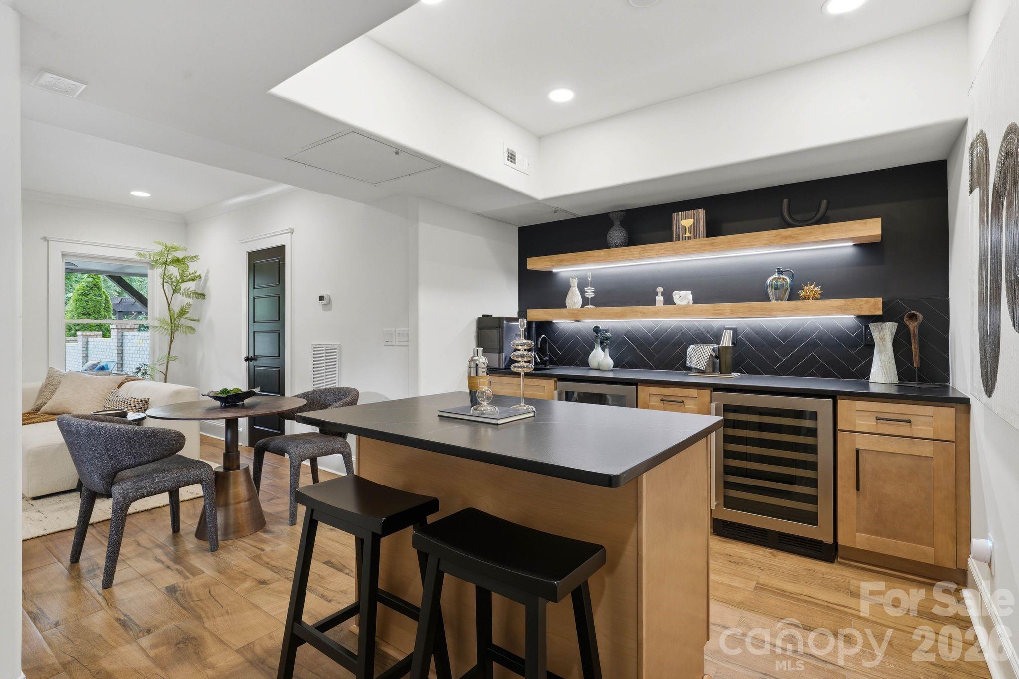 818 Ideal Way — Charlotte