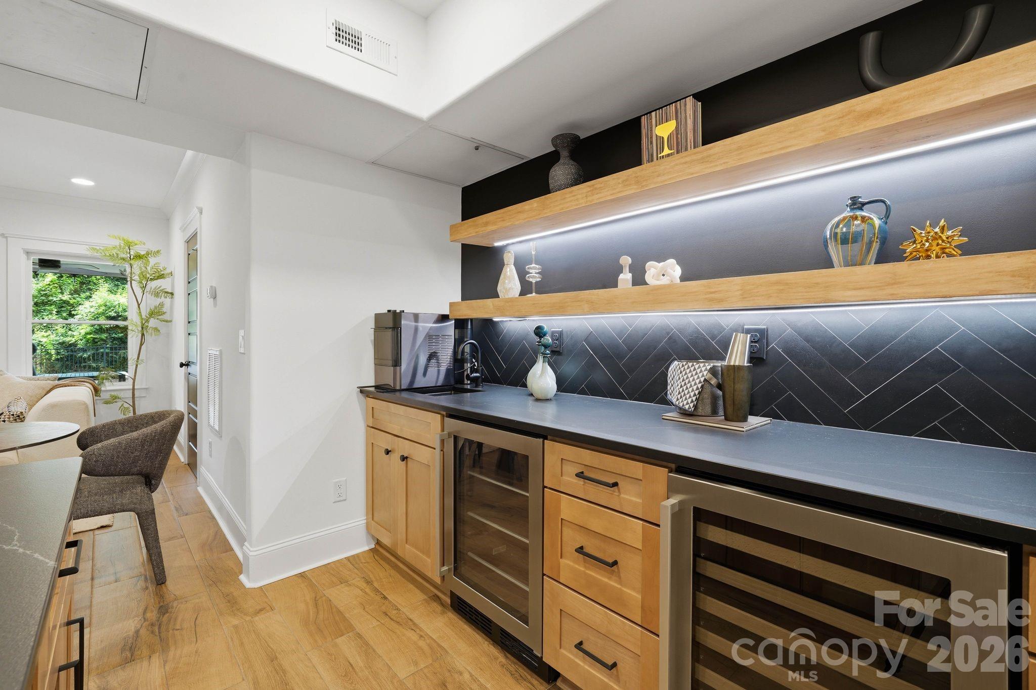 818 Ideal Way — Charlotte