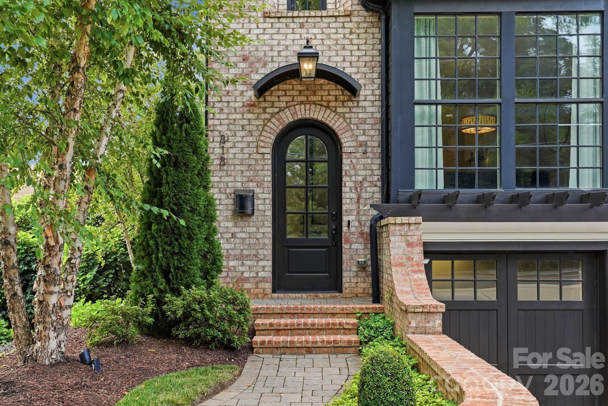 818 Ideal Way — Charlotte
