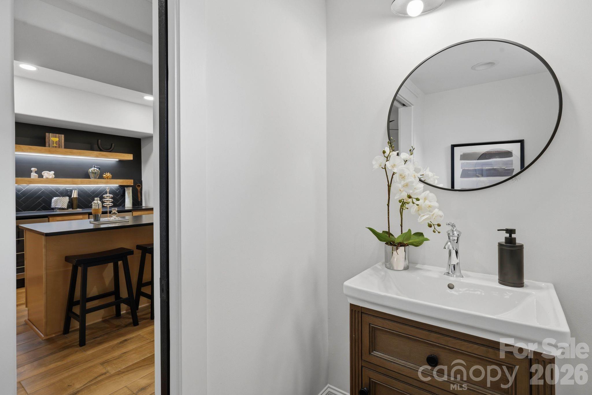 818 Ideal Way — Charlotte