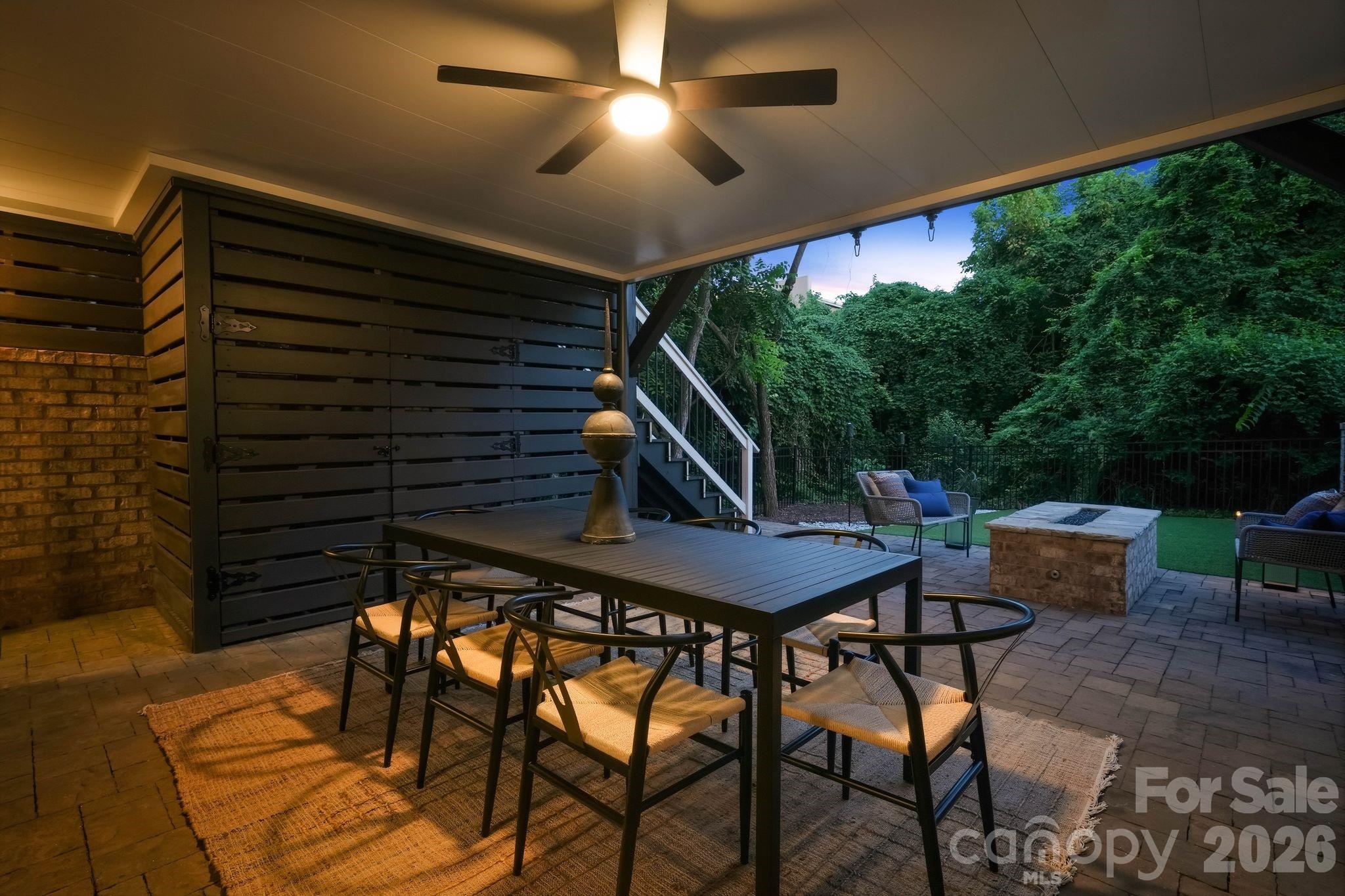 818 Ideal Way — Charlotte