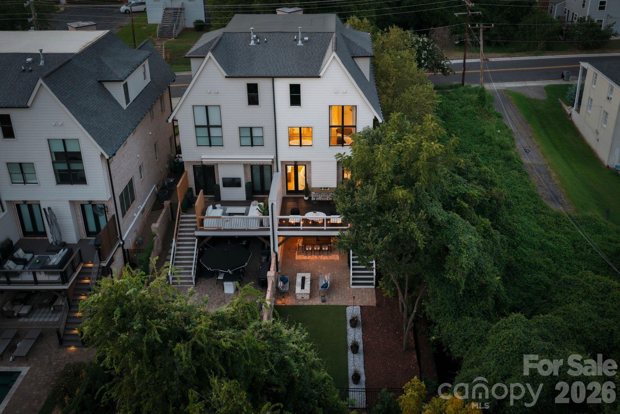 818 Ideal Way — Charlotte