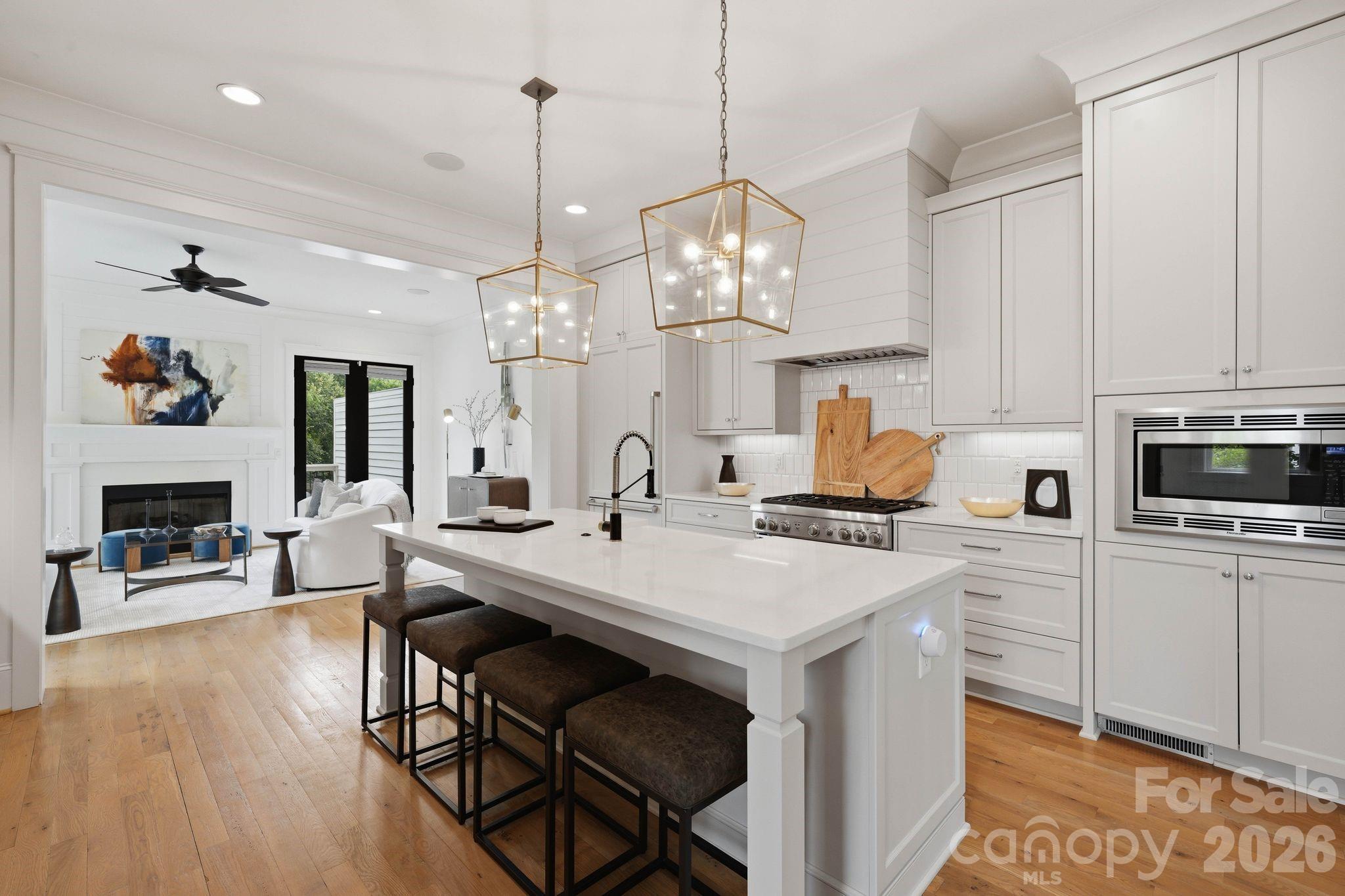 818 Ideal Way — Charlotte