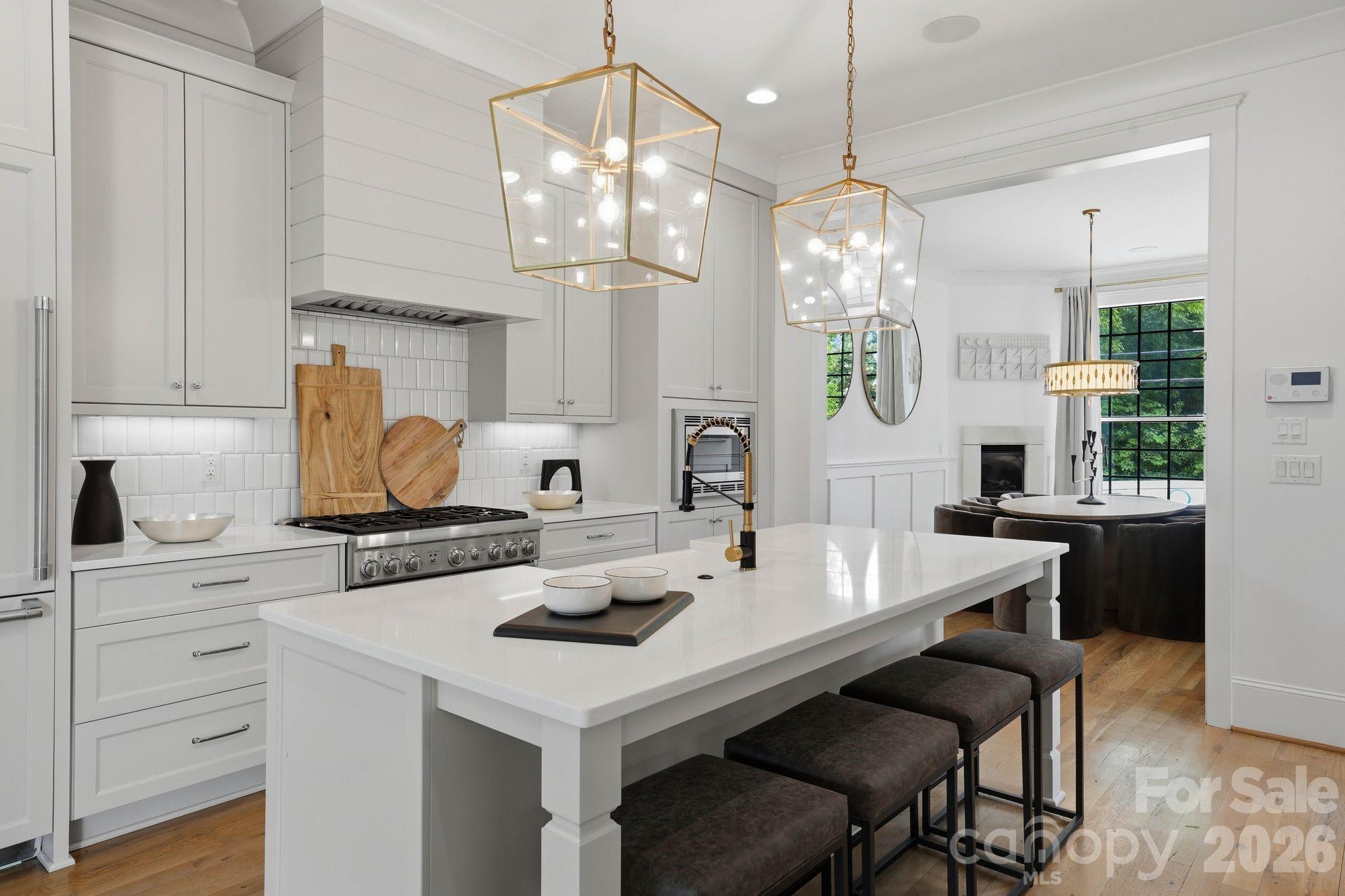 818 Ideal Way — Charlotte