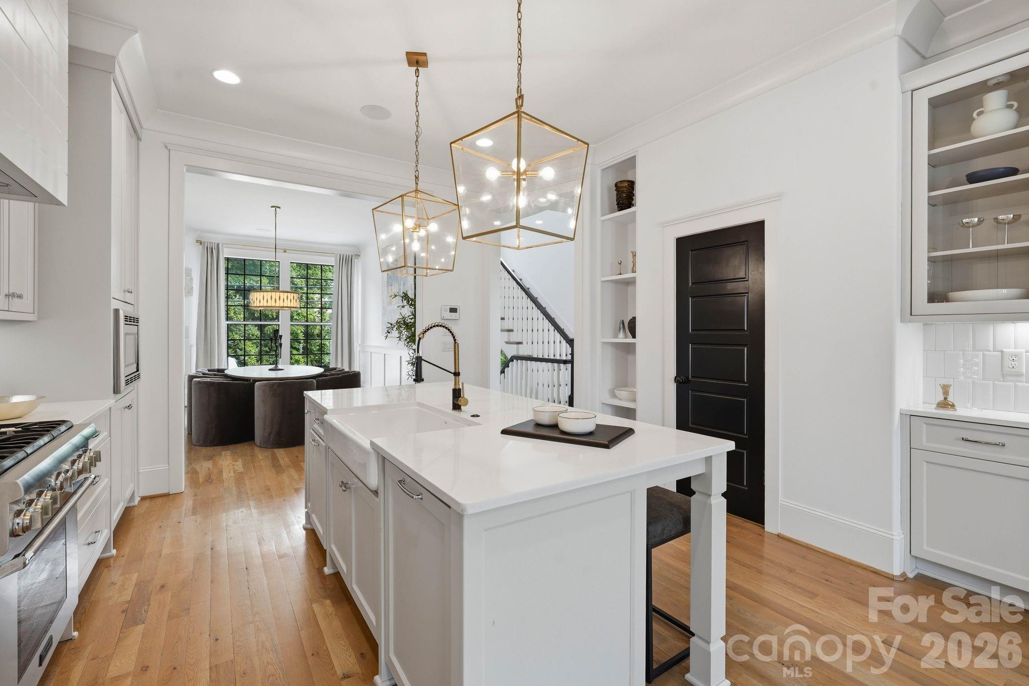 818 Ideal Way — Charlotte