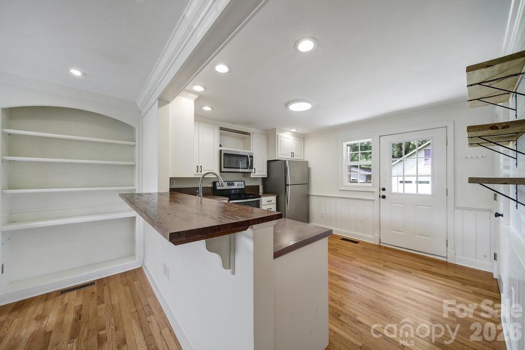 2715 Springway Drive — Charlotte
