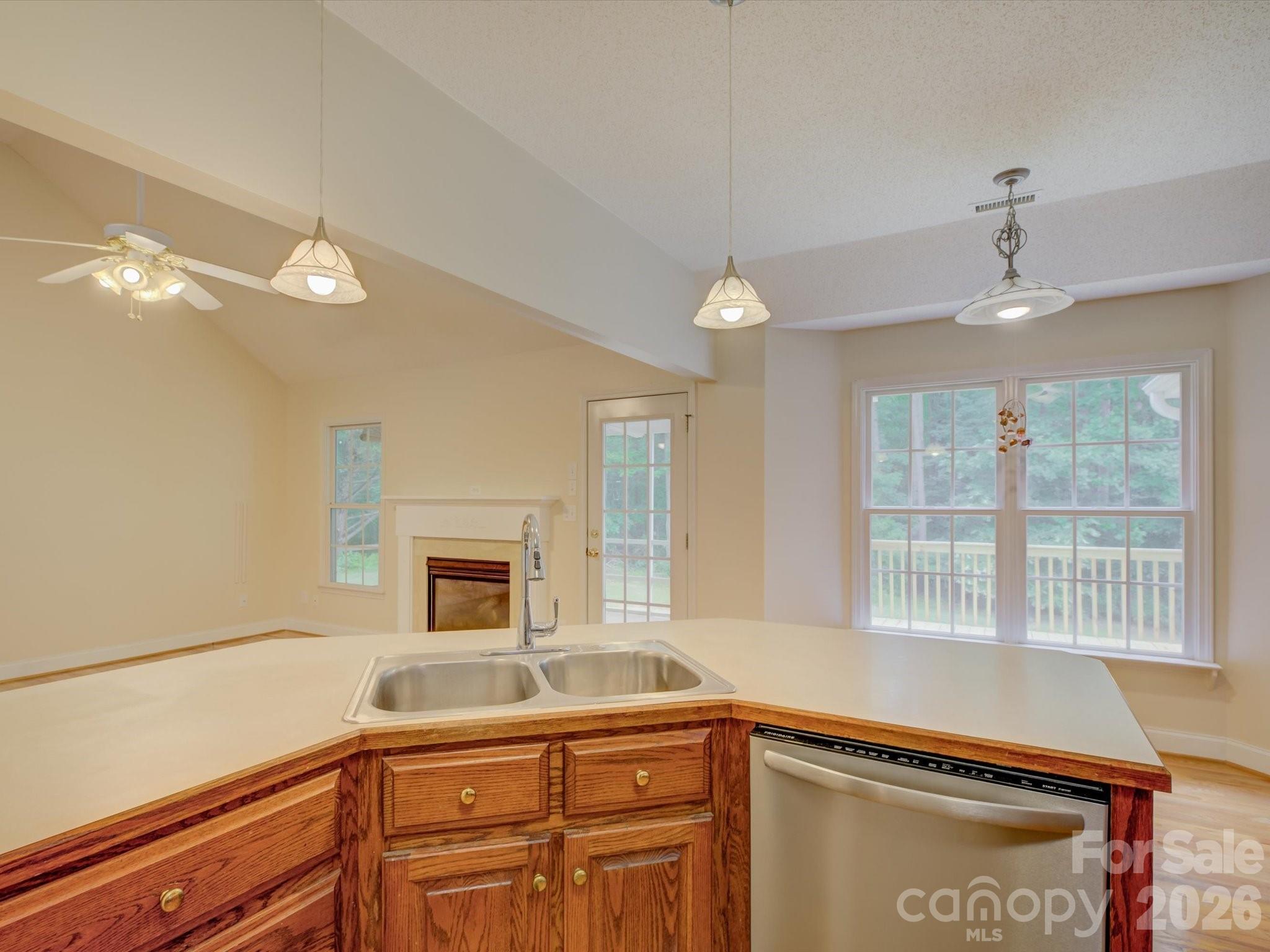 1527 Lavington Court — Gastonia