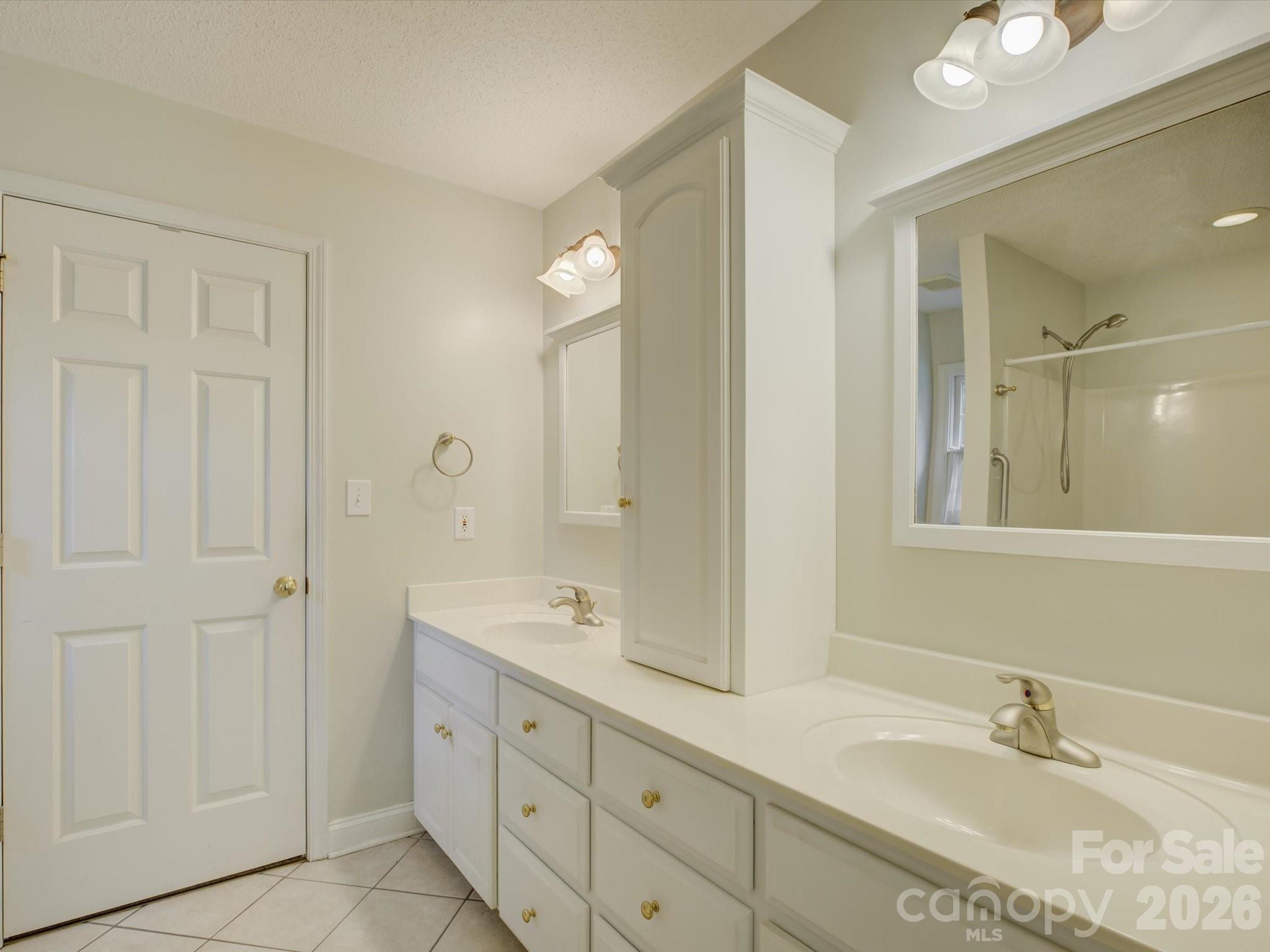 1527 Lavington Court — Gastonia