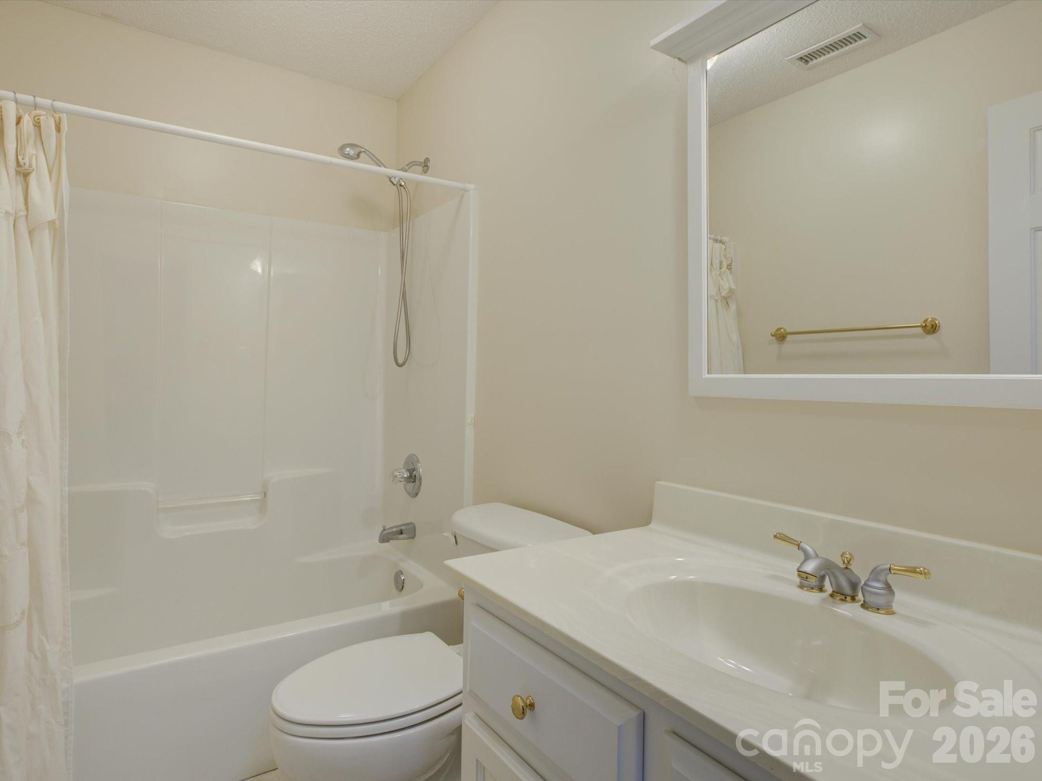 1527 Lavington Court — Gastonia