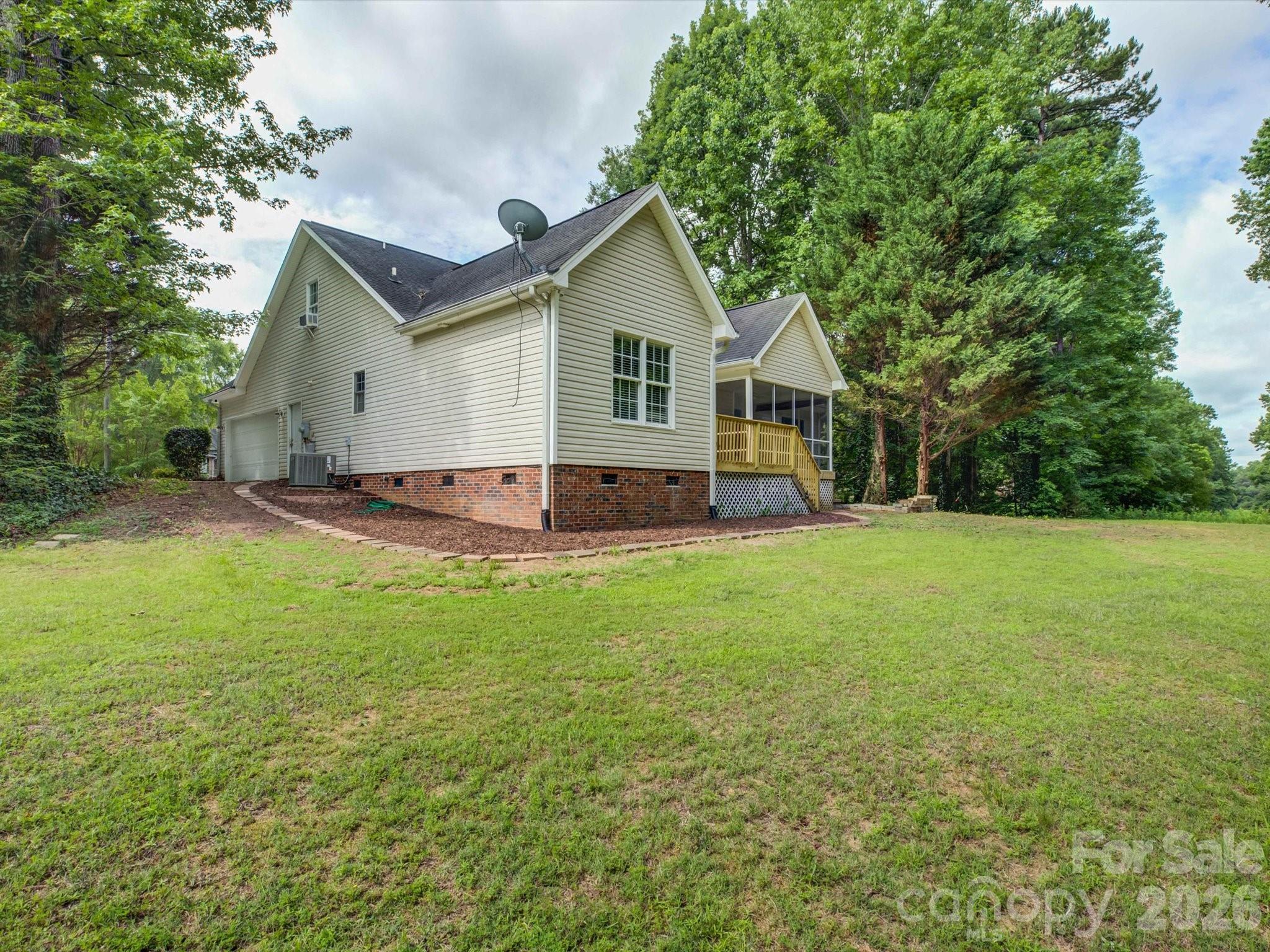 1527 Lavington Court — Gastonia