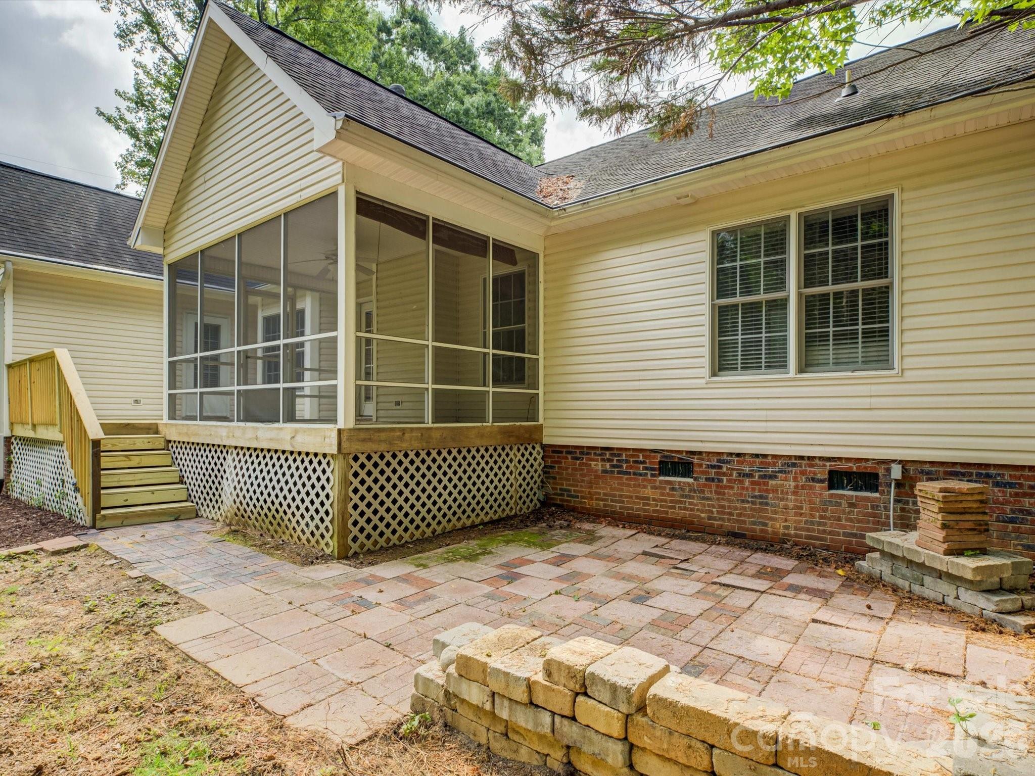 1527 Lavington Court — Gastonia