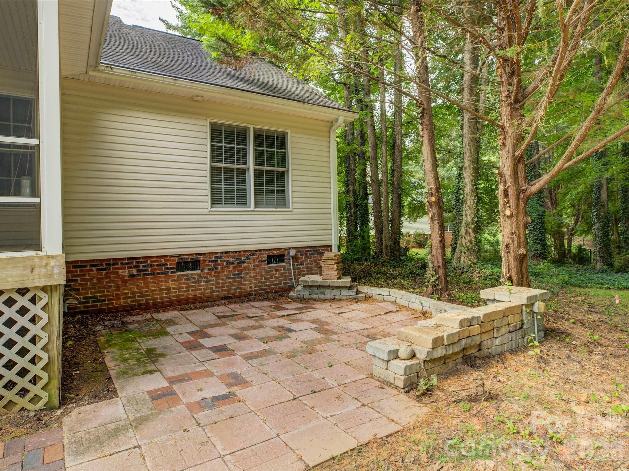 1527 Lavington Court — Gastonia
