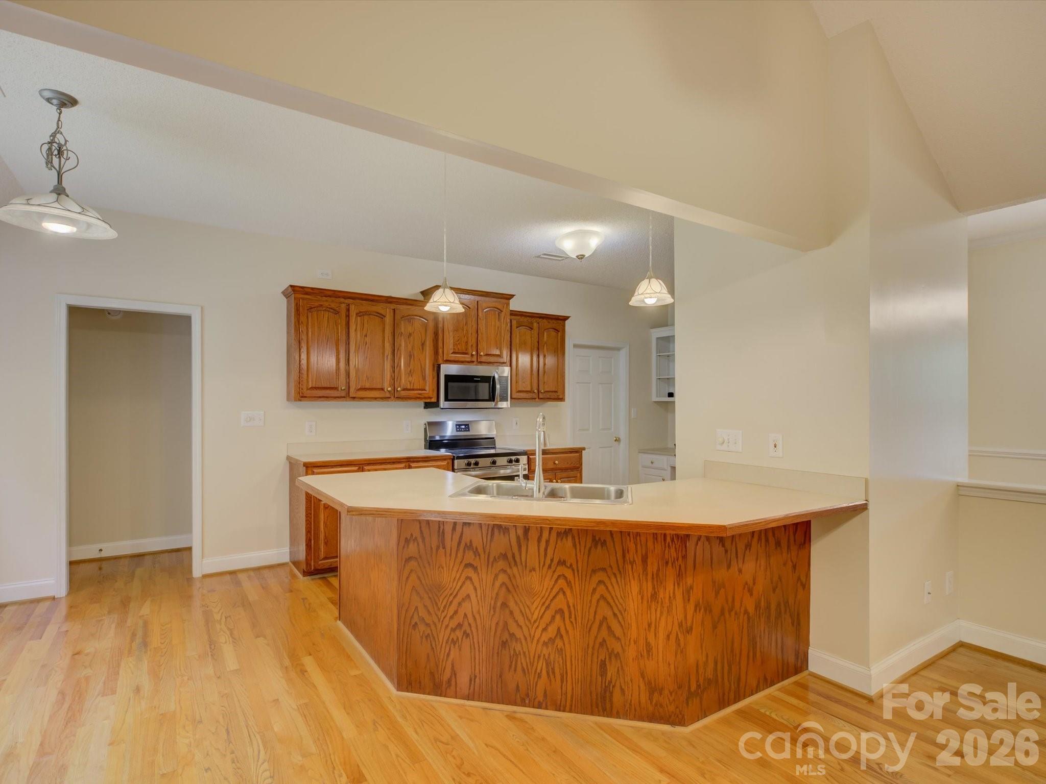 1527 Lavington Court — Gastonia