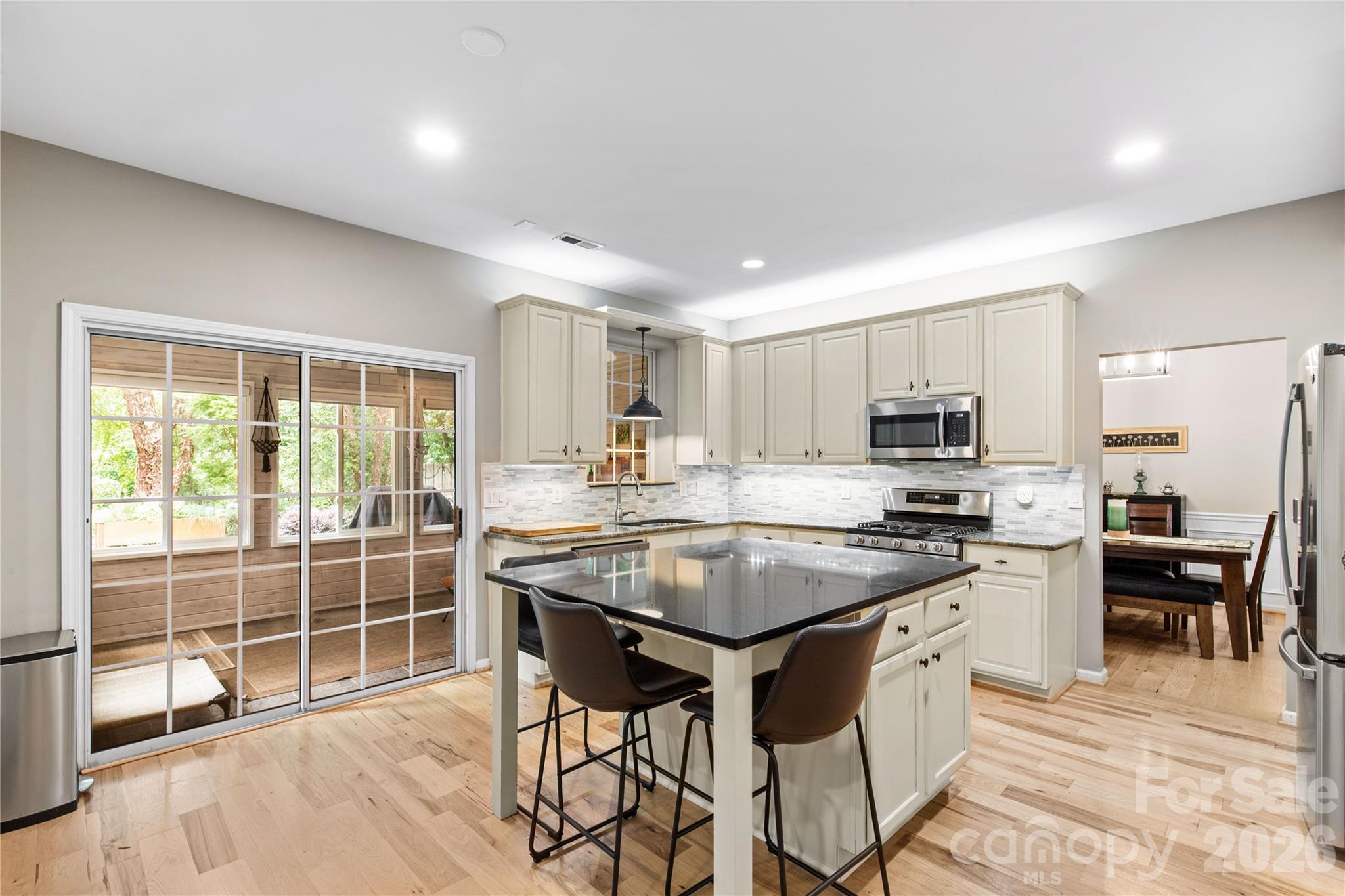 1126 W Arrow Lake Court — Lancaster