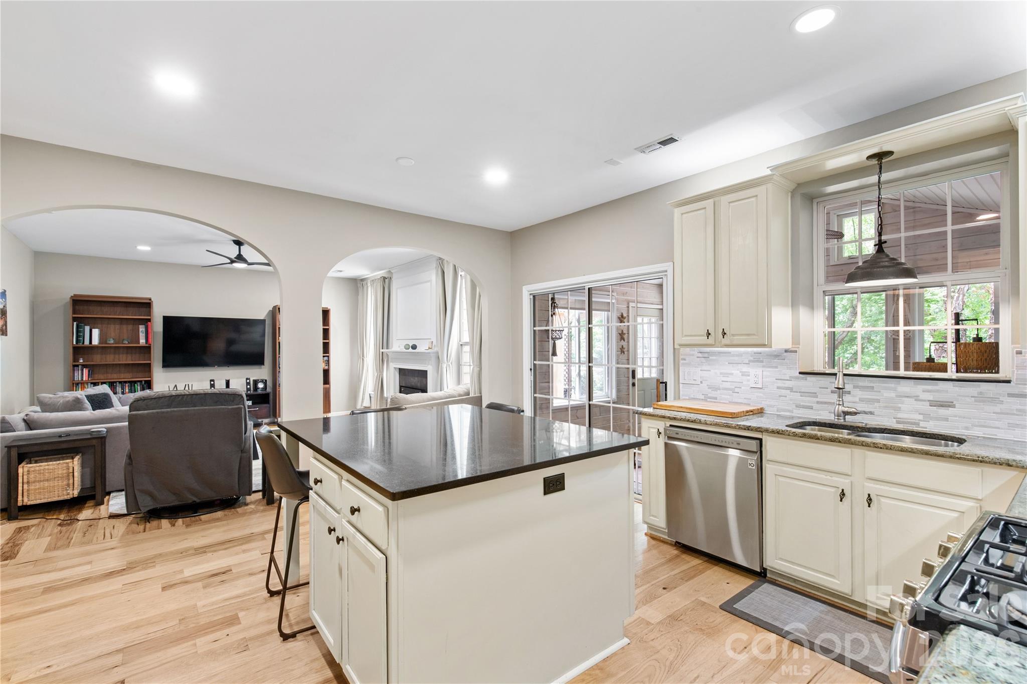 1126 W Arrow Lake Court — Lancaster