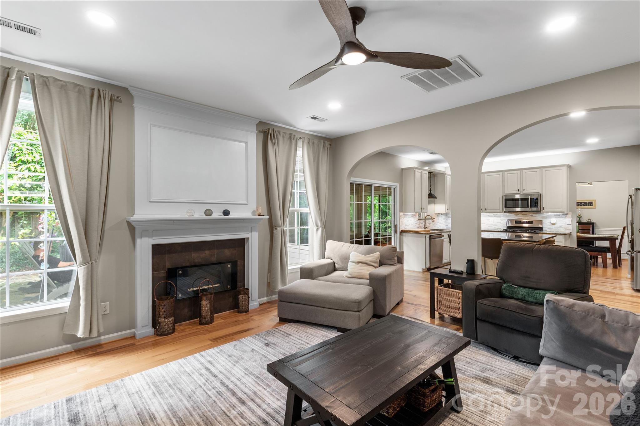 1126 W Arrow Lake Court — Lancaster