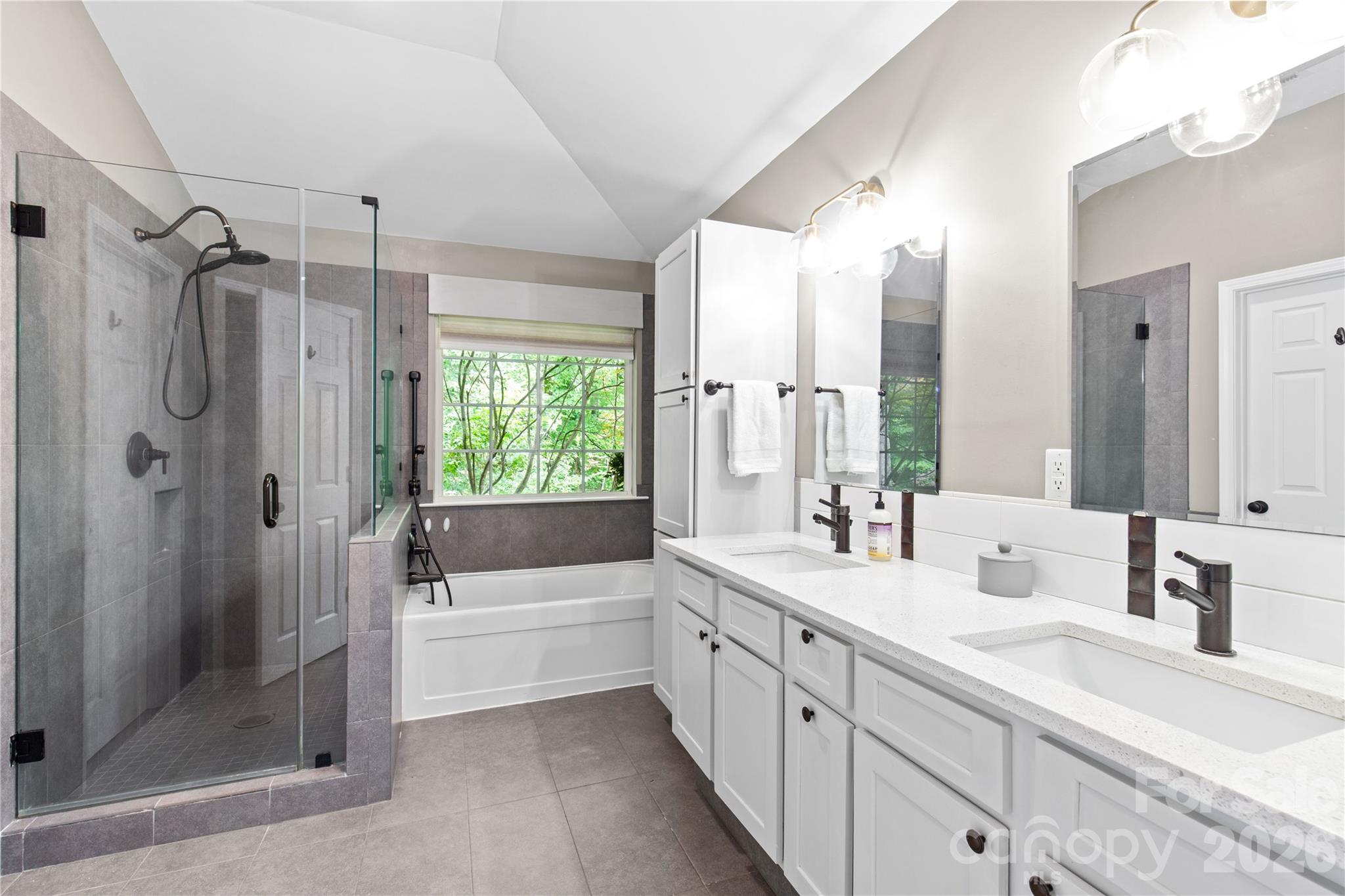 1126 W Arrow Lake Court — Lancaster