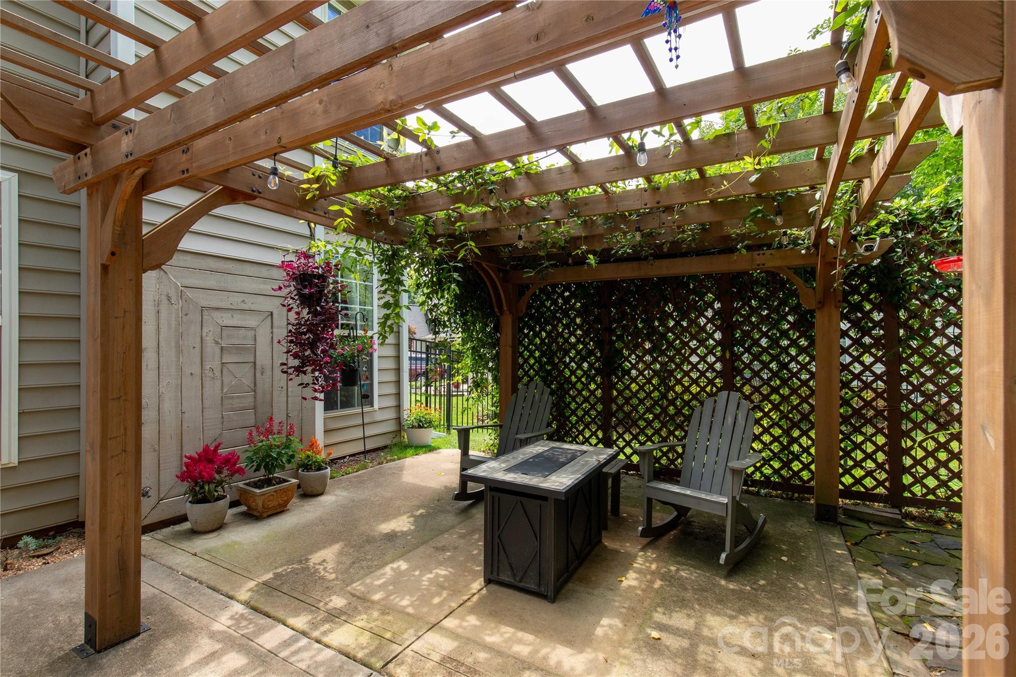 1126 W Arrow Lake Court — Lancaster