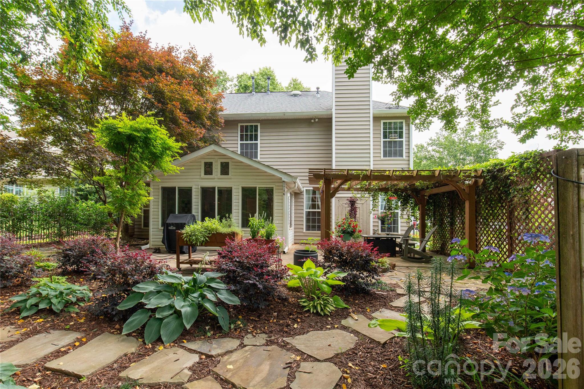 1126 W Arrow Lake Court — Lancaster