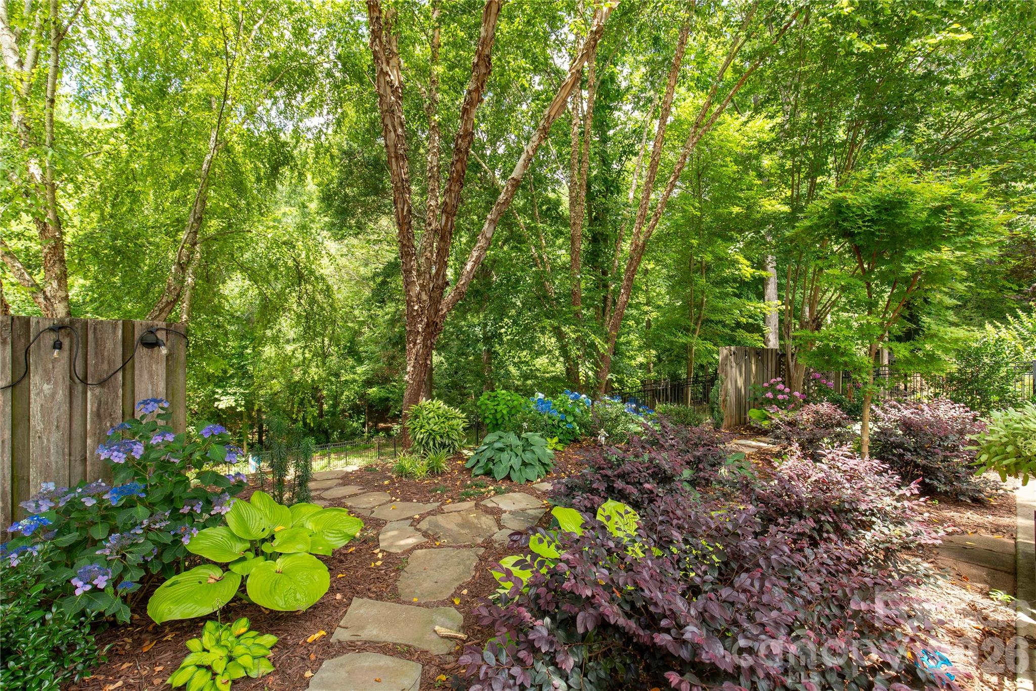 1126 W Arrow Lake Court — Lancaster