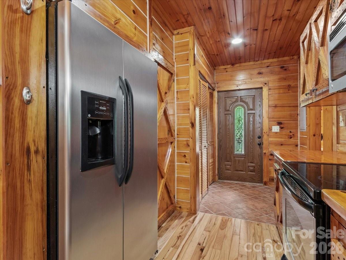 439 Upper Pig Pen Road — Green Mountain