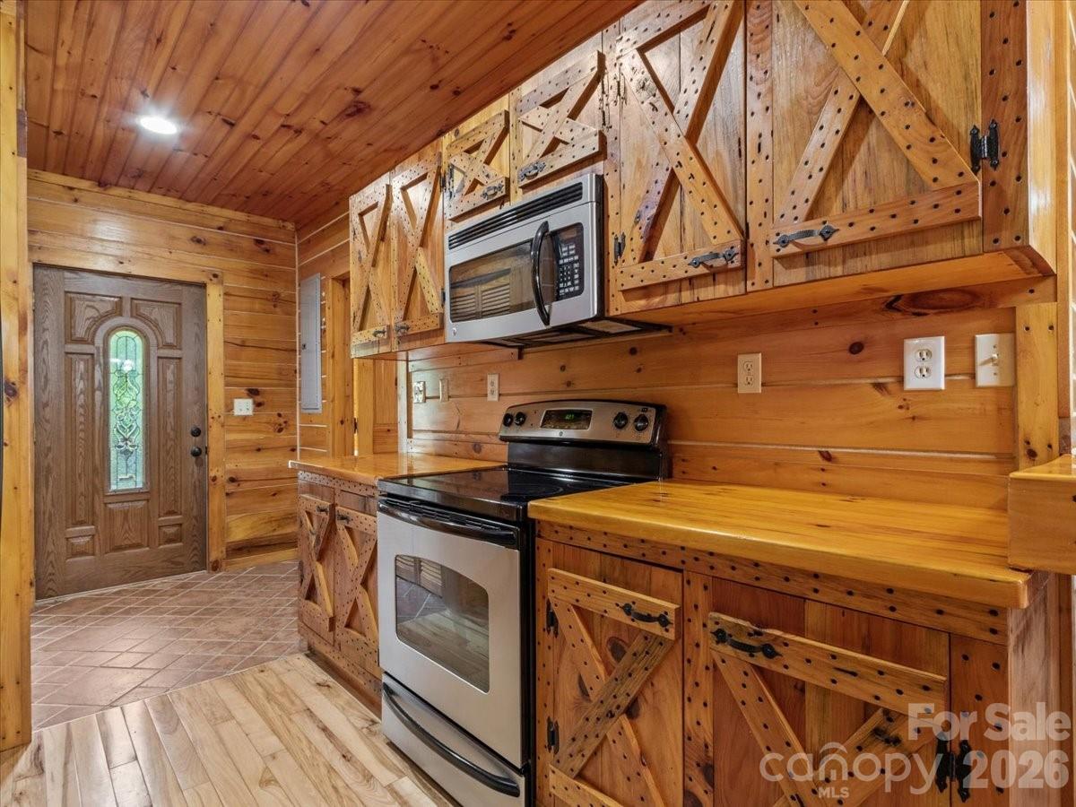 439 Upper Pig Pen Road — Green Mountain