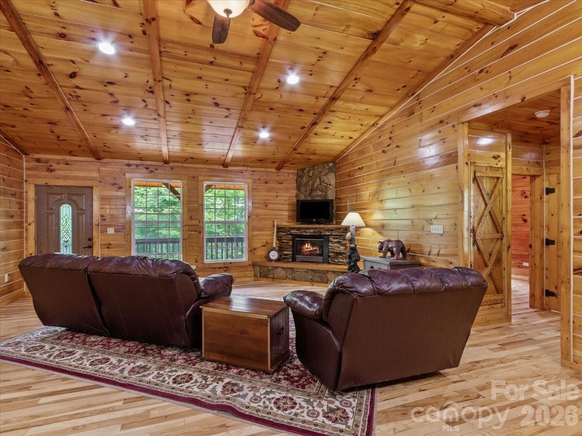 439 Upper Pig Pen Road — Green Mountain