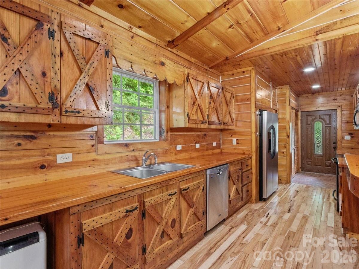 439 Upper Pig Pen Road — Green Mountain