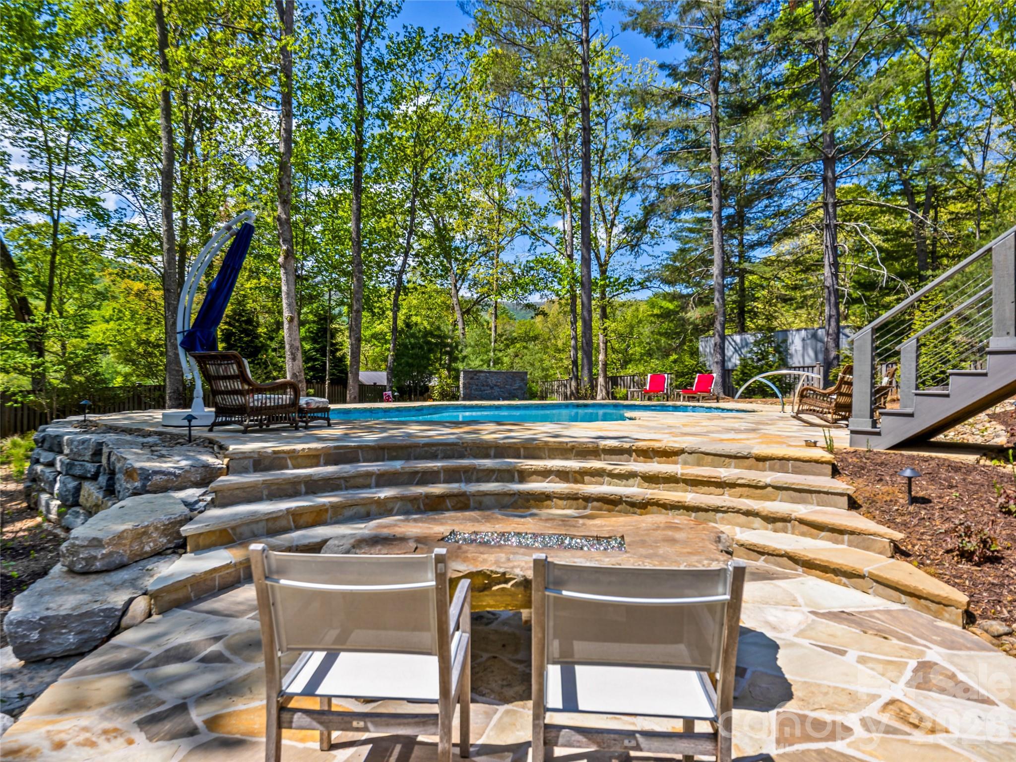 17 Nestlewood Drive — Arden