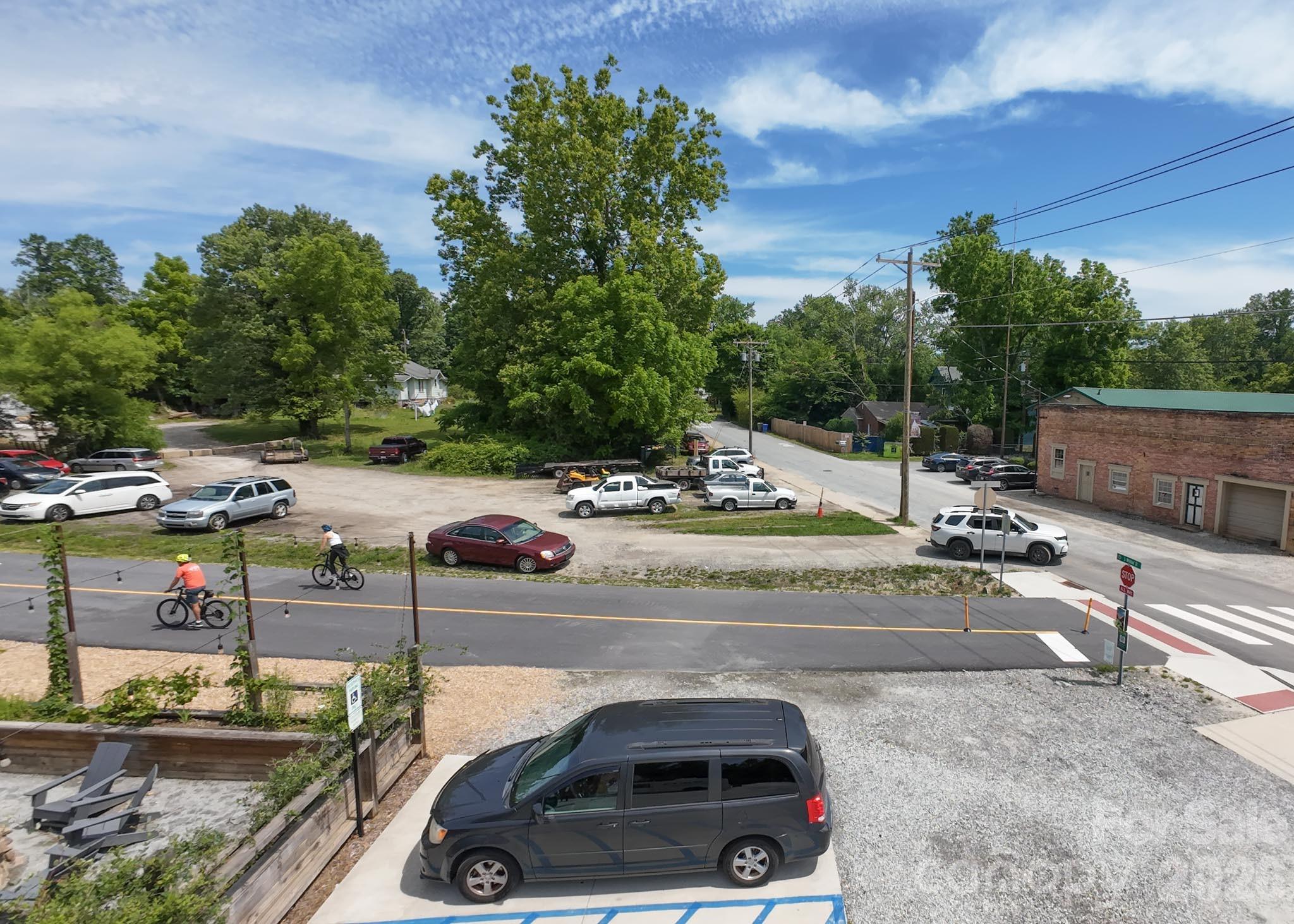 414 S Whitted Street — Hendersonville