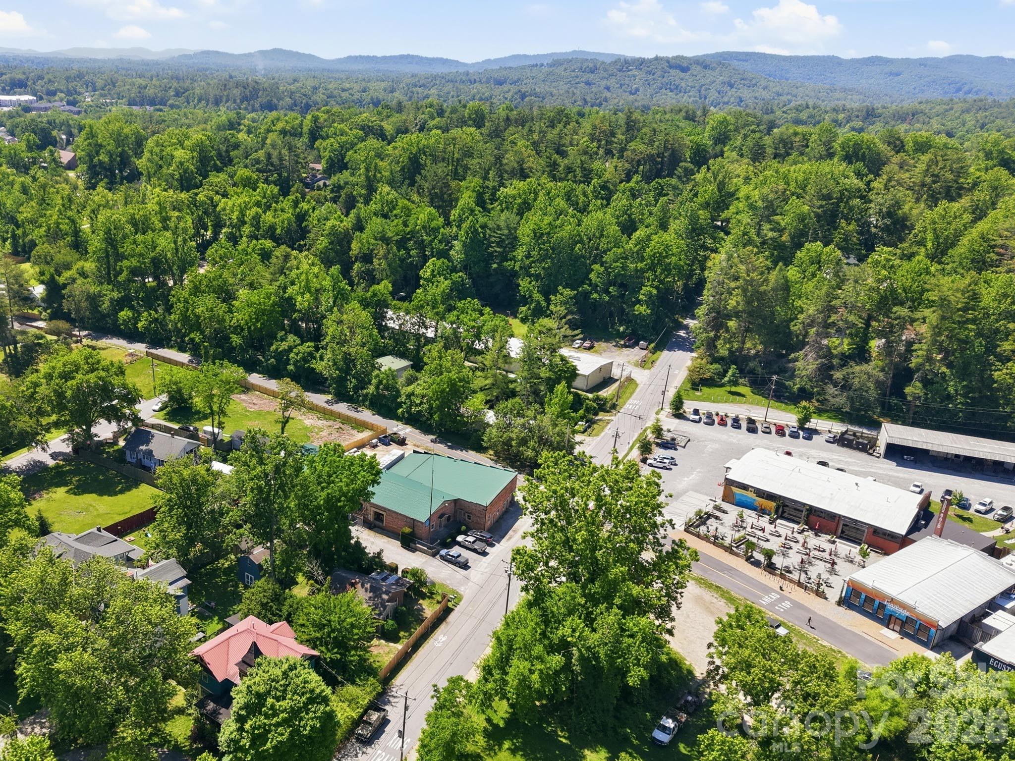 414 S Whitted Street — Hendersonville