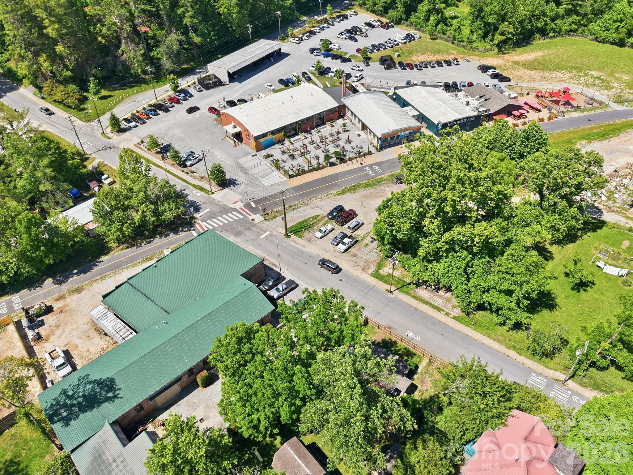 414 S Whitted Street — Hendersonville