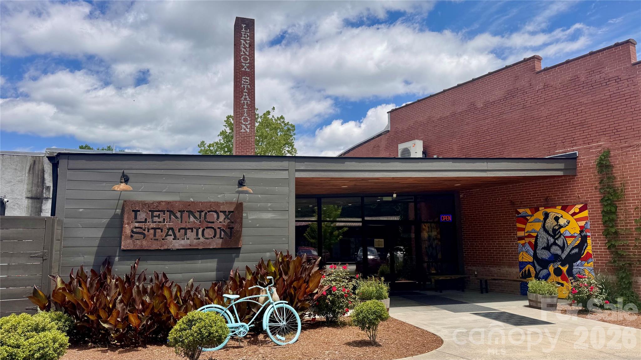 414 S Whitted Street — Hendersonville