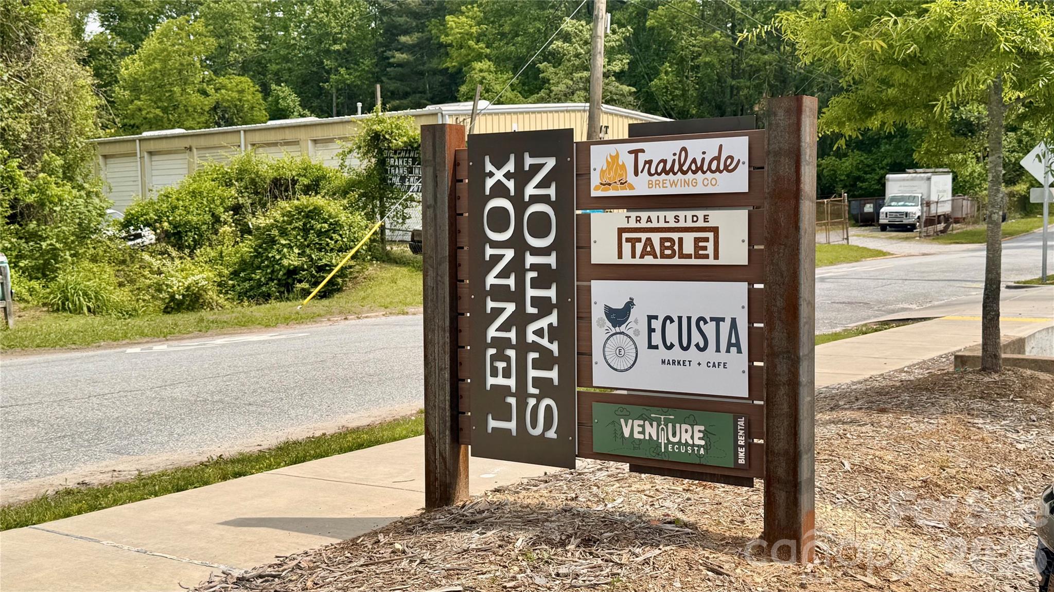 414 S Whitted Street — Hendersonville