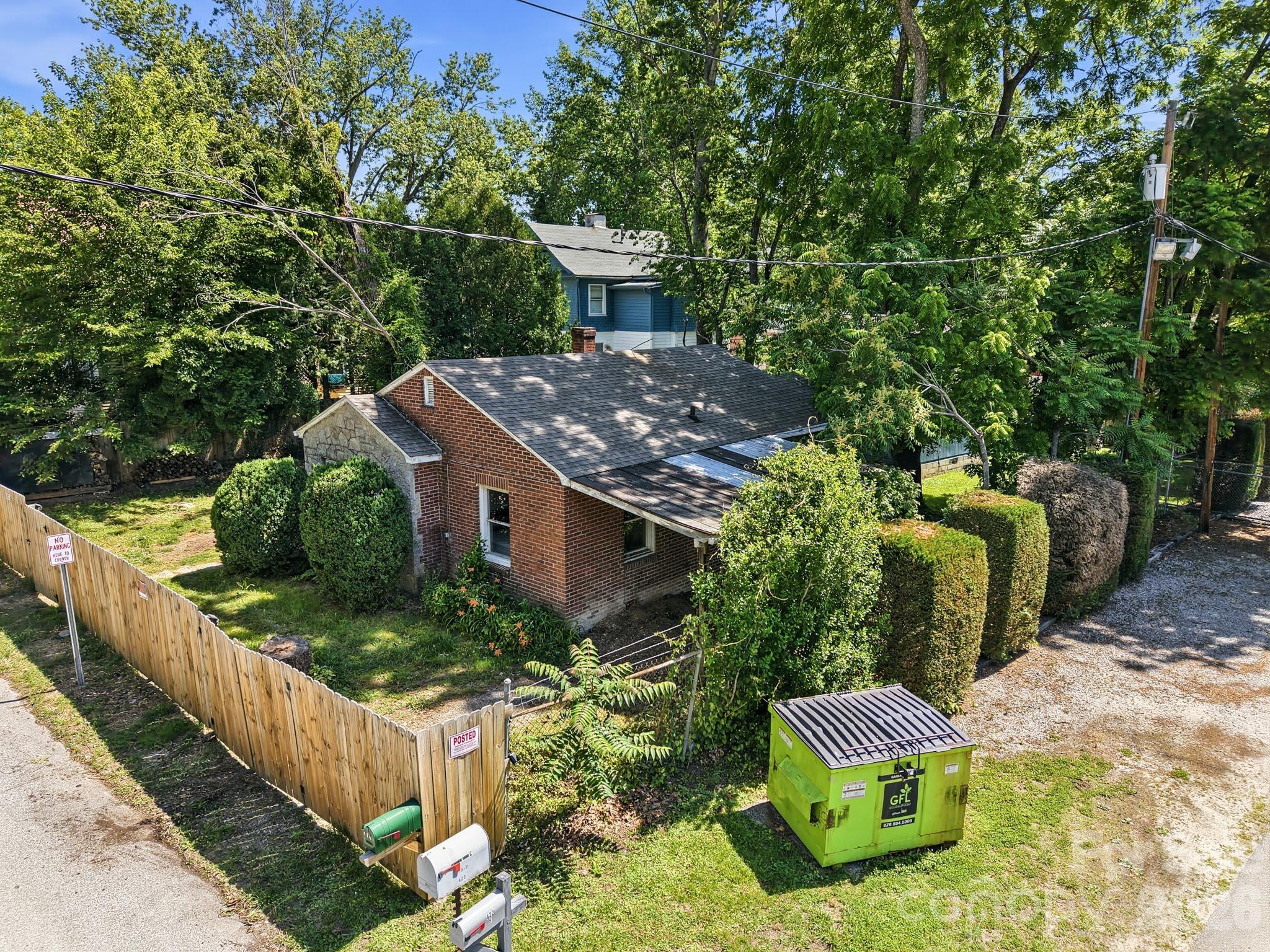 414 S Whitted Street — Hendersonville