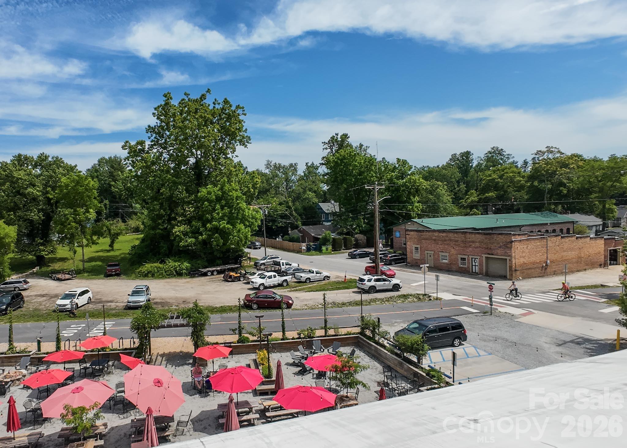414 S Whitted Street — Hendersonville
