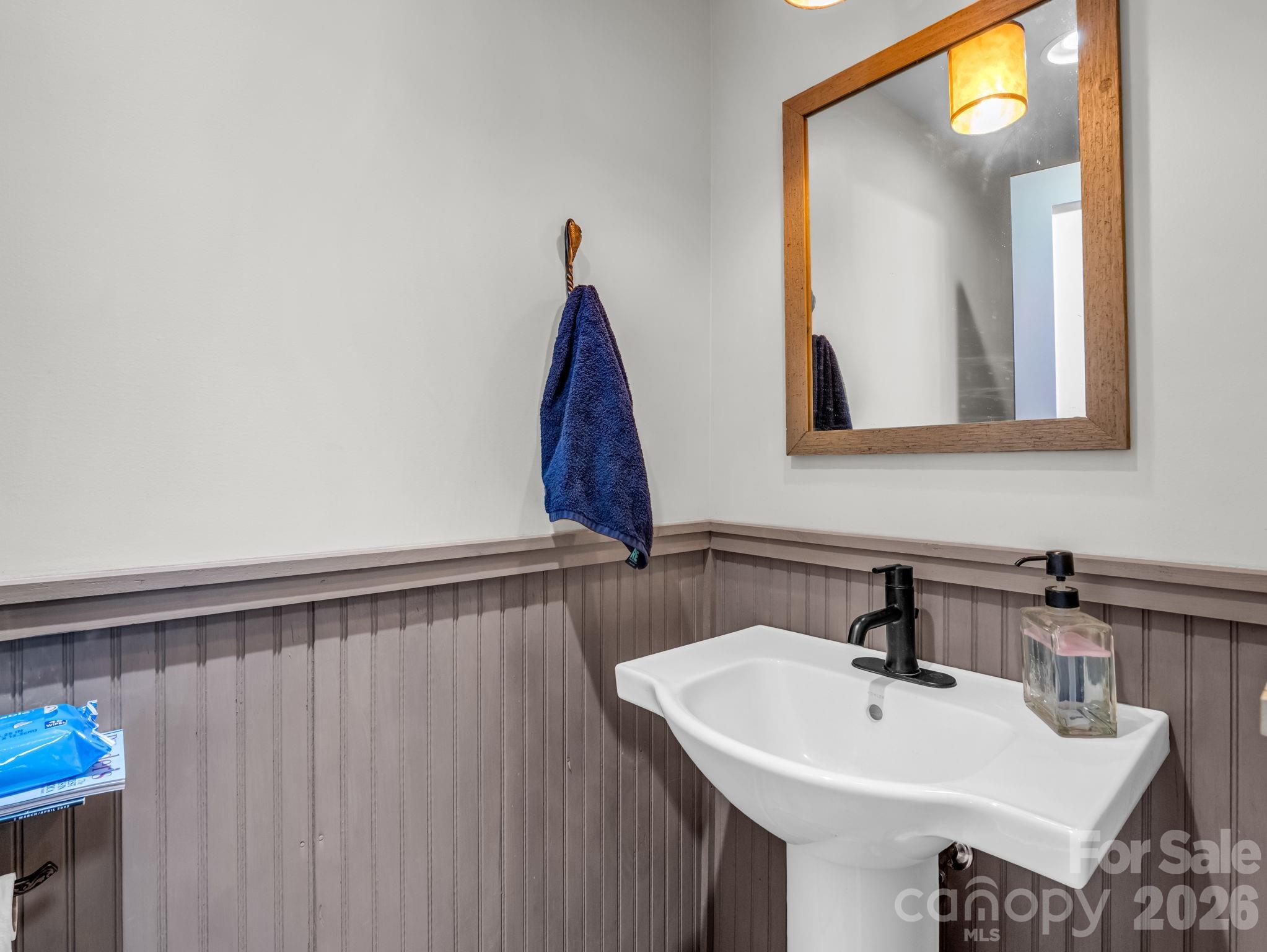 372 Horn Bottom Road — Forest City