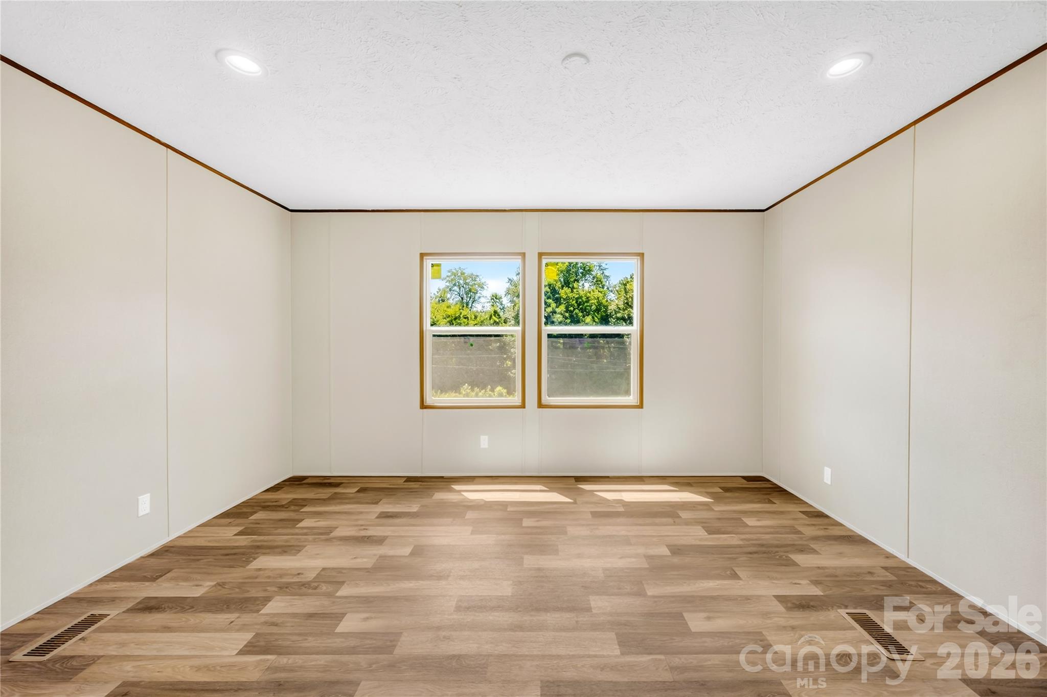 4051 10th Avenue Drive SW — Hickory