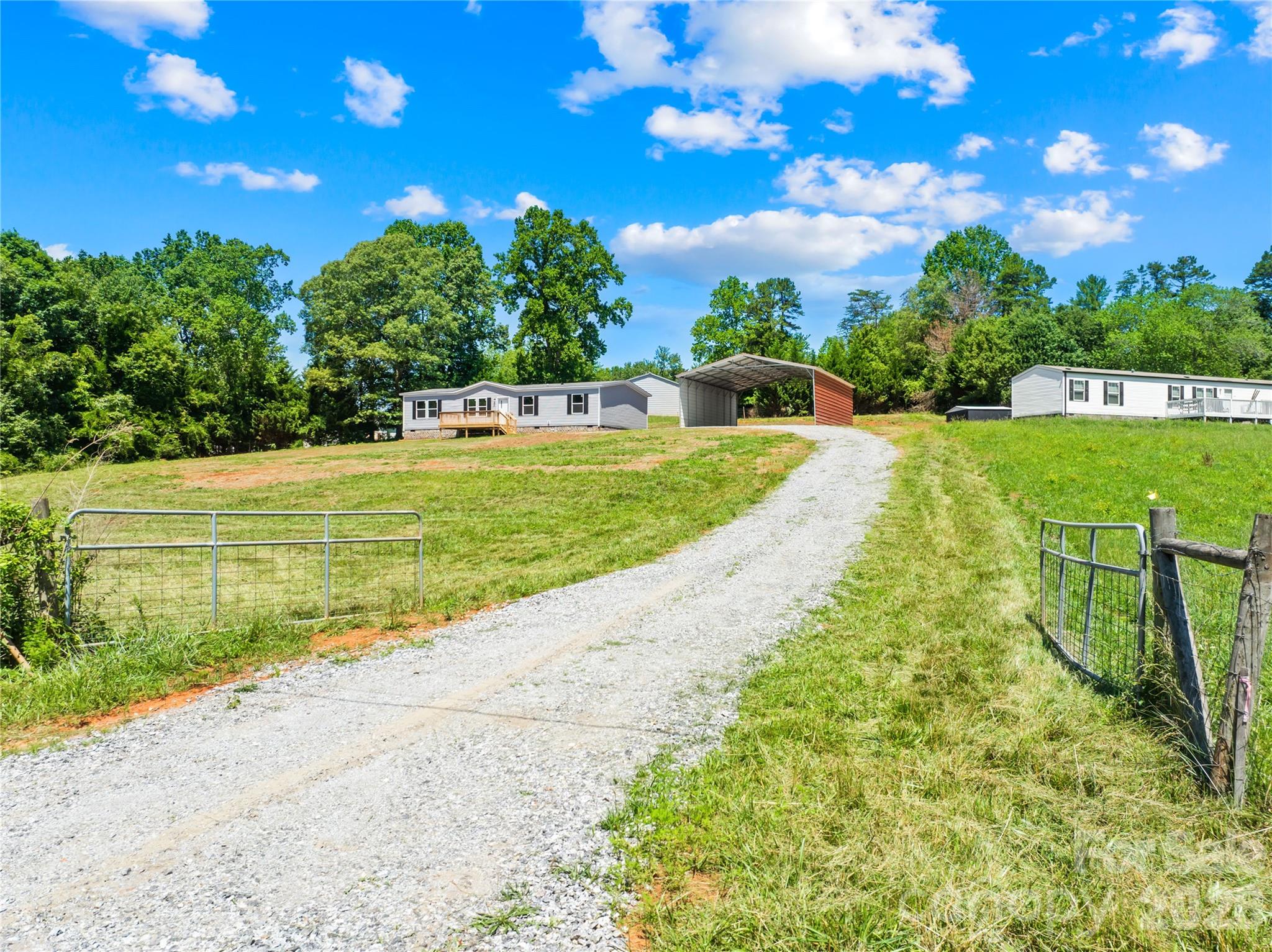 4051 10th Avenue Drive SW — Hickory